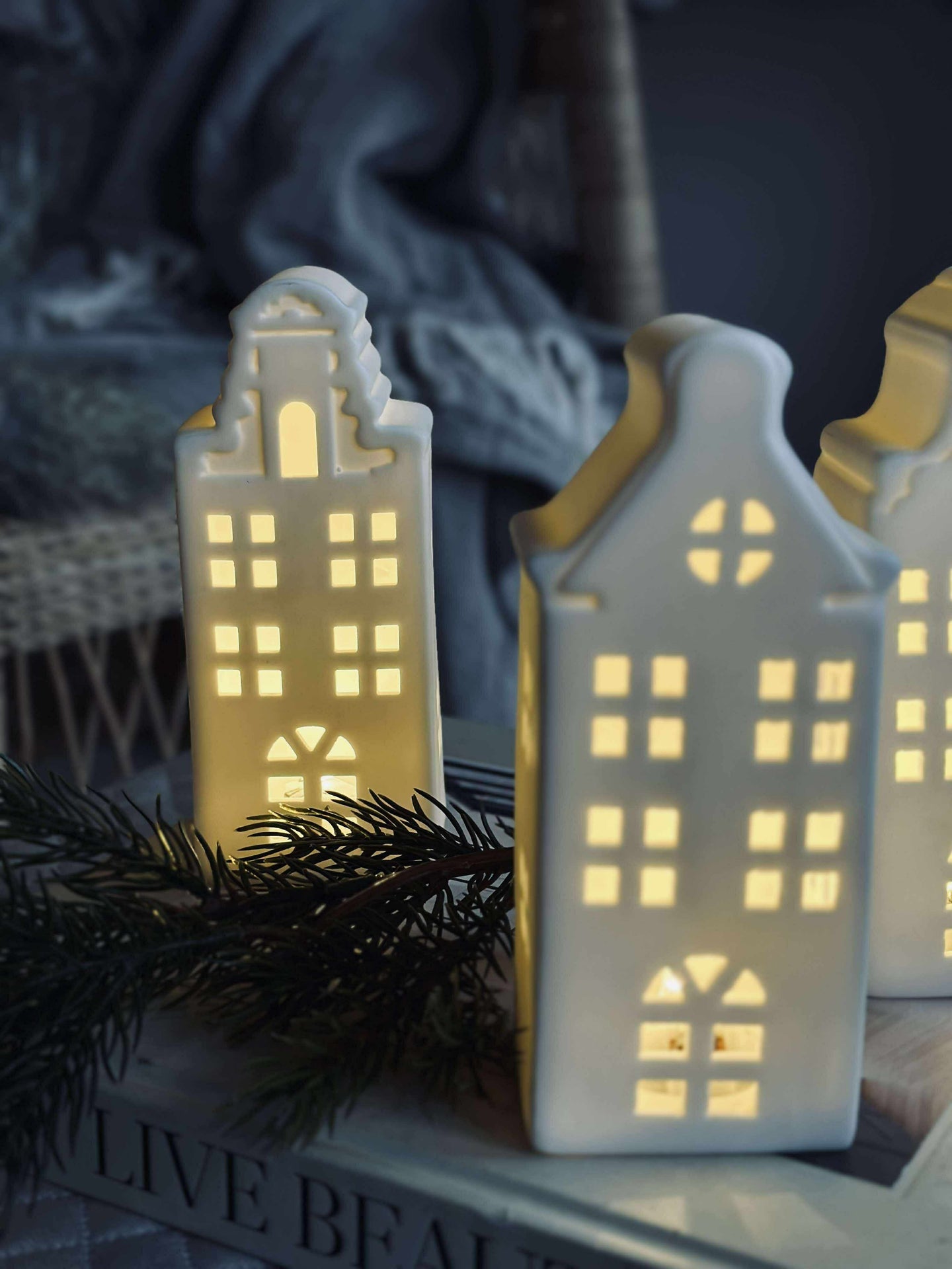 Lyshus med LED - WHITE MIX