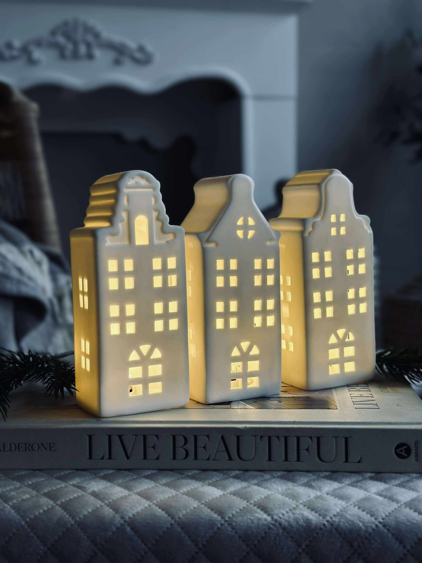Lyshus med LED - WHITE MIX