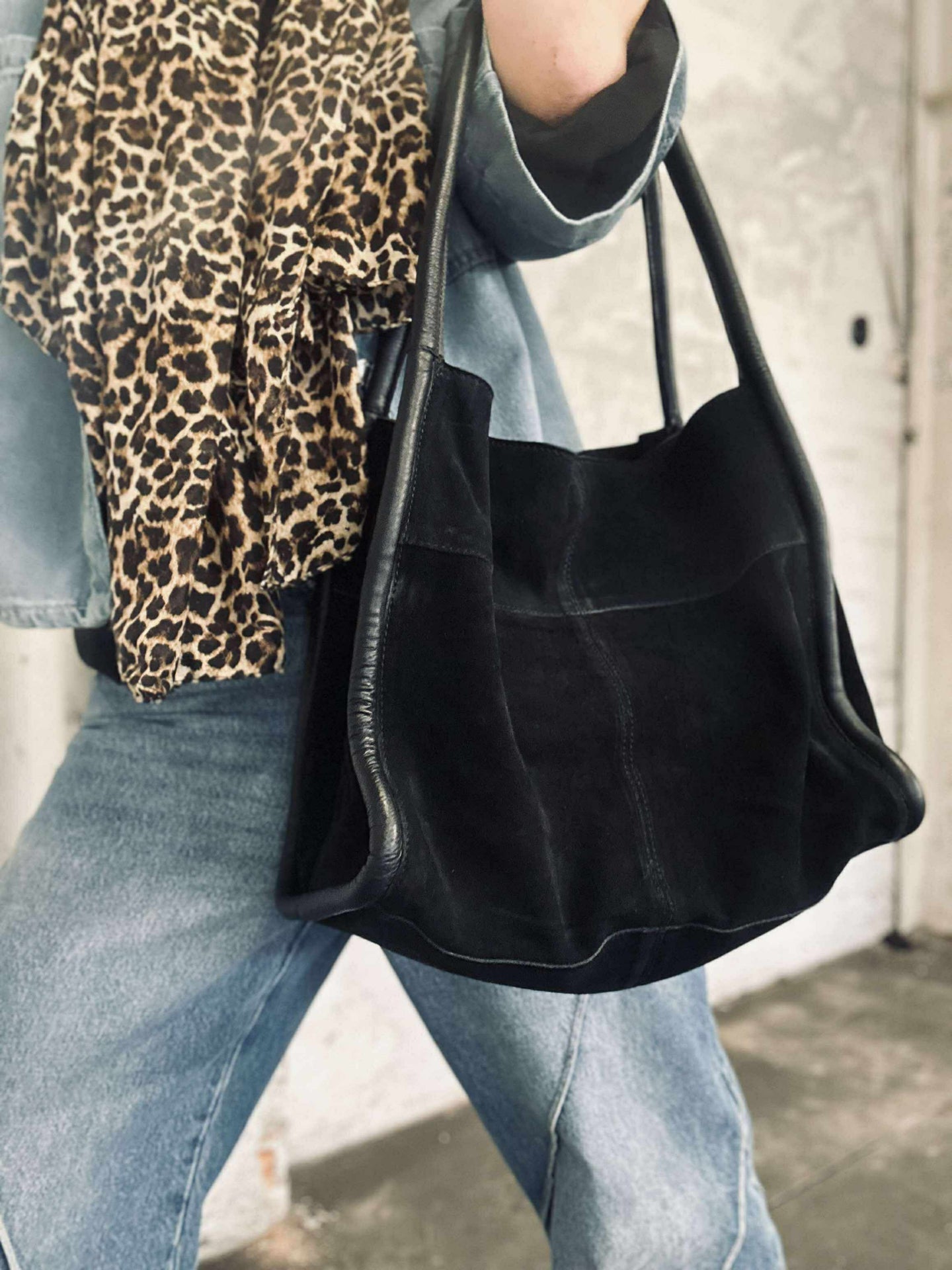 Shopper i svart ruskinn