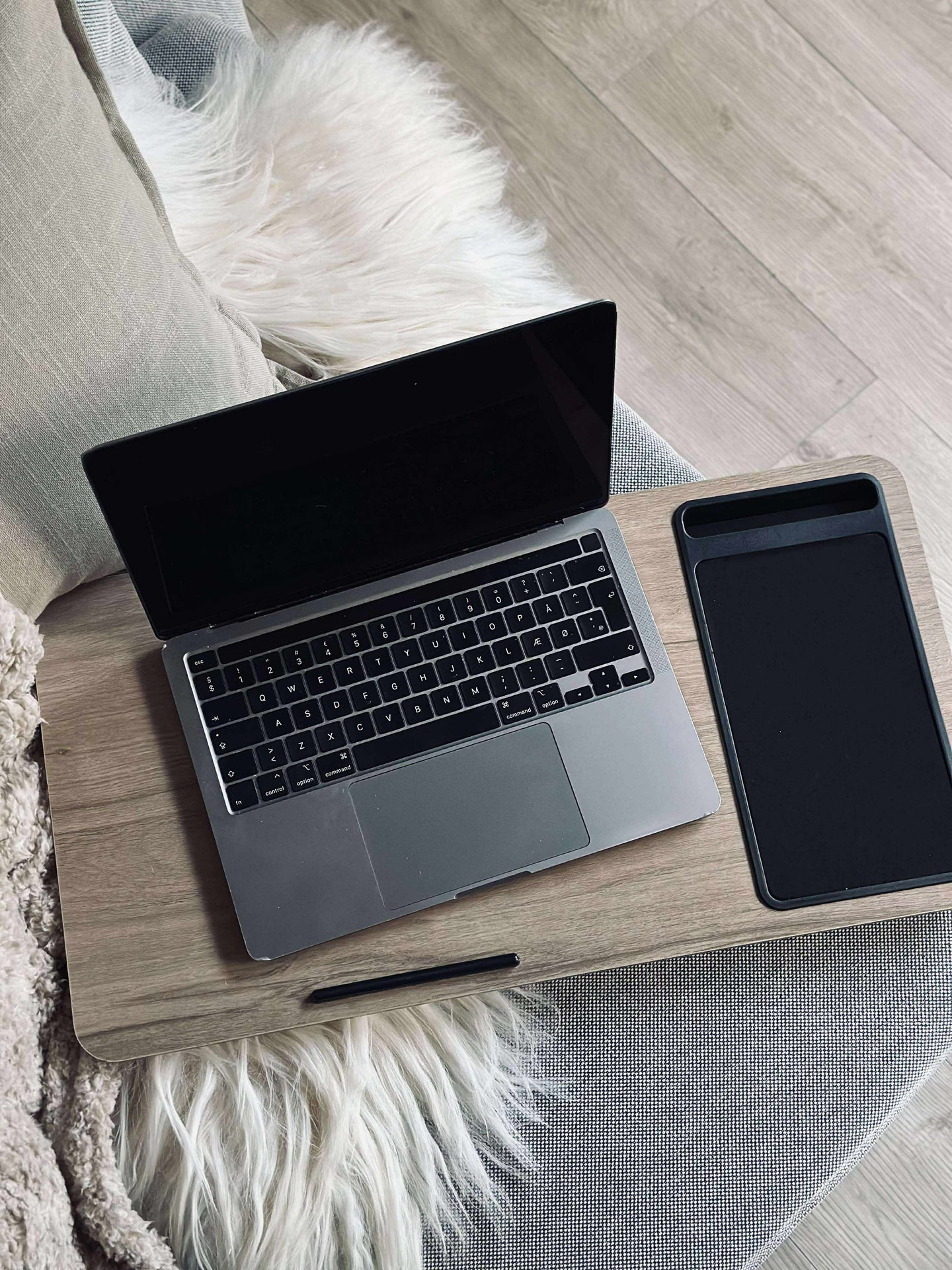 Brettbord til laptop og telefon