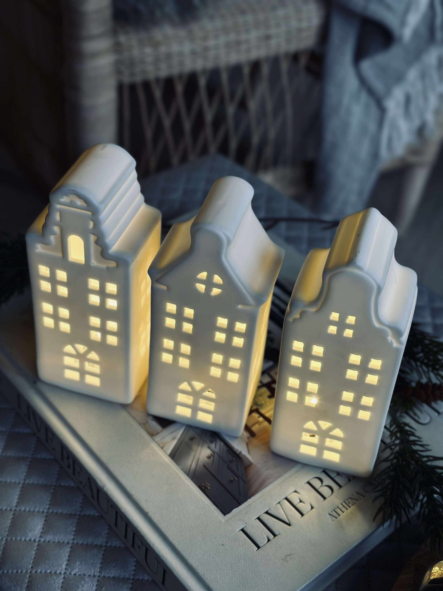 Lyshus med LED - WHITE MIX