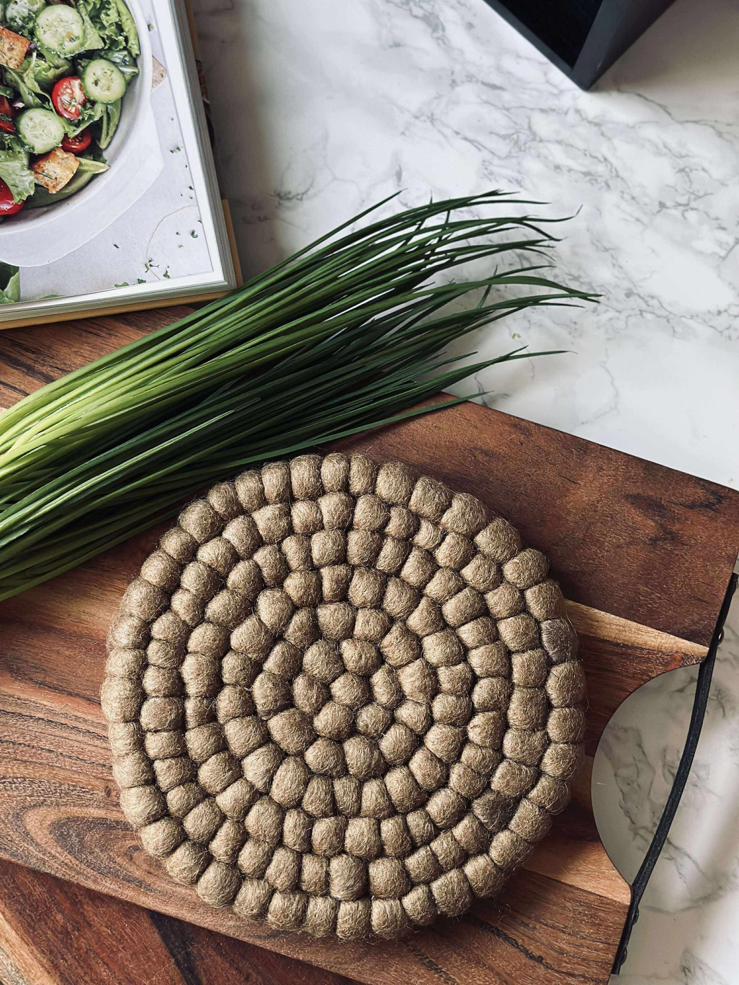 Bordbrikke DOTS - Mørk sand ull