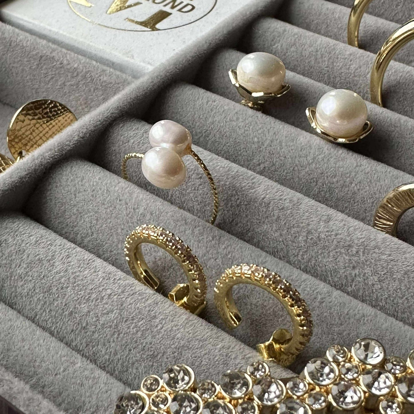 Øredobber IZA med klare zirkoner - forgylt