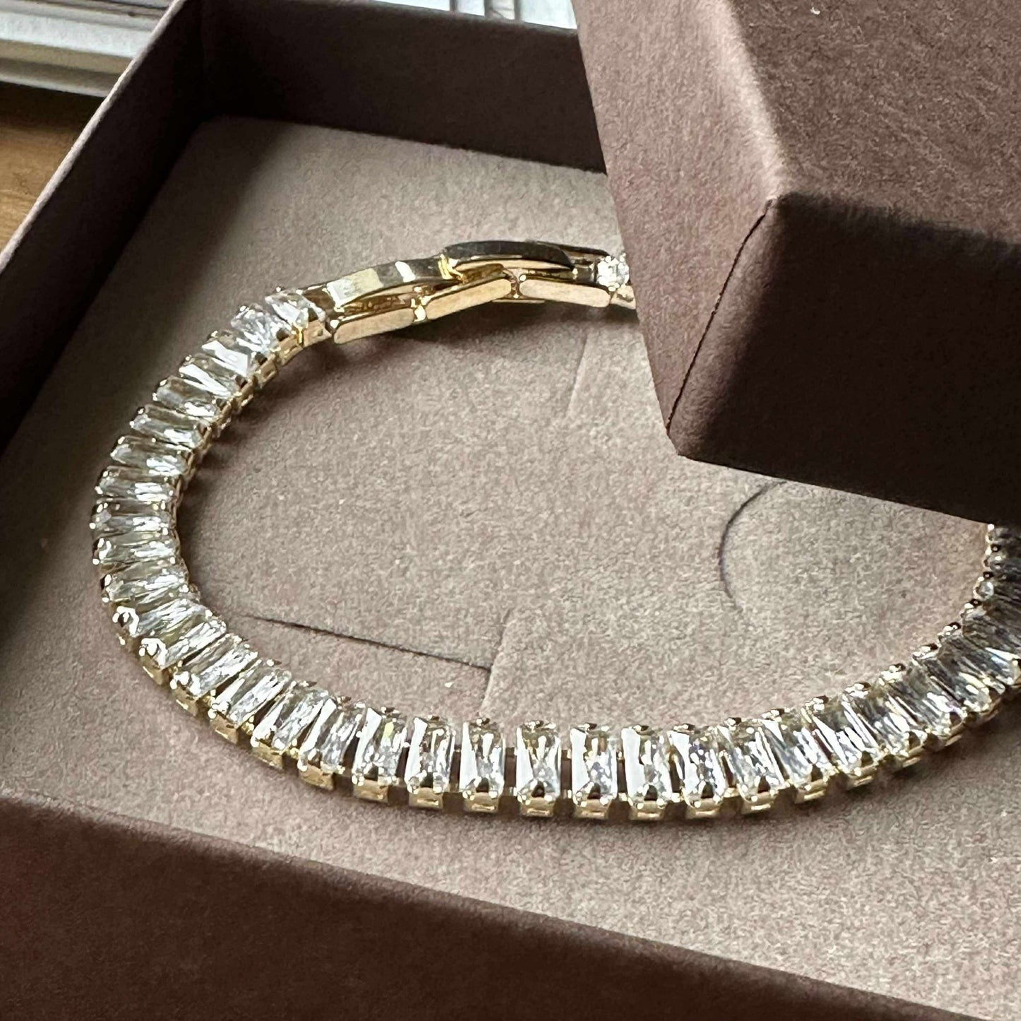 Tennisarmbånd Thelma med zirkoner - forgylt