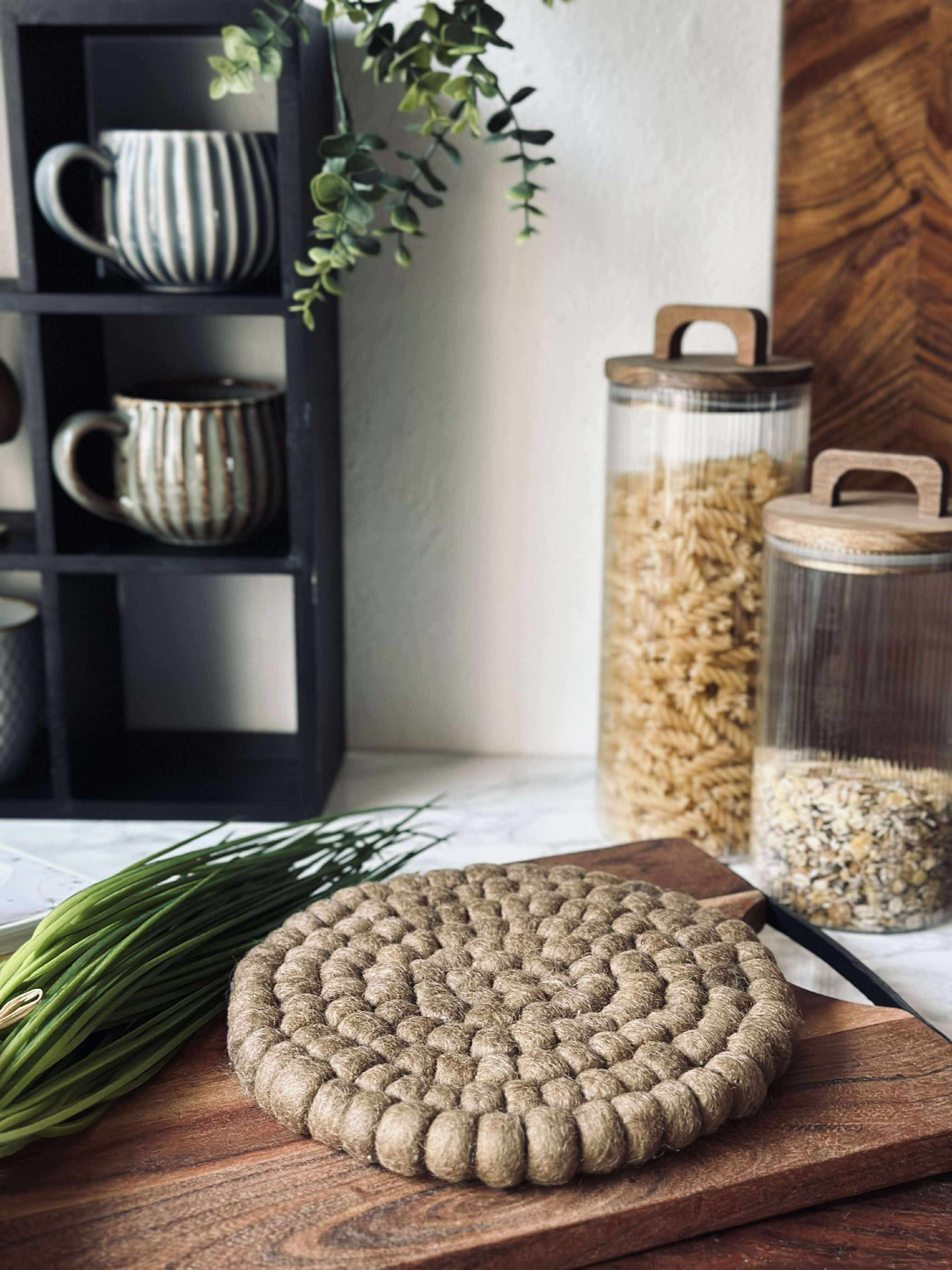 Bordbrikke DOTS - Mørk sand ull