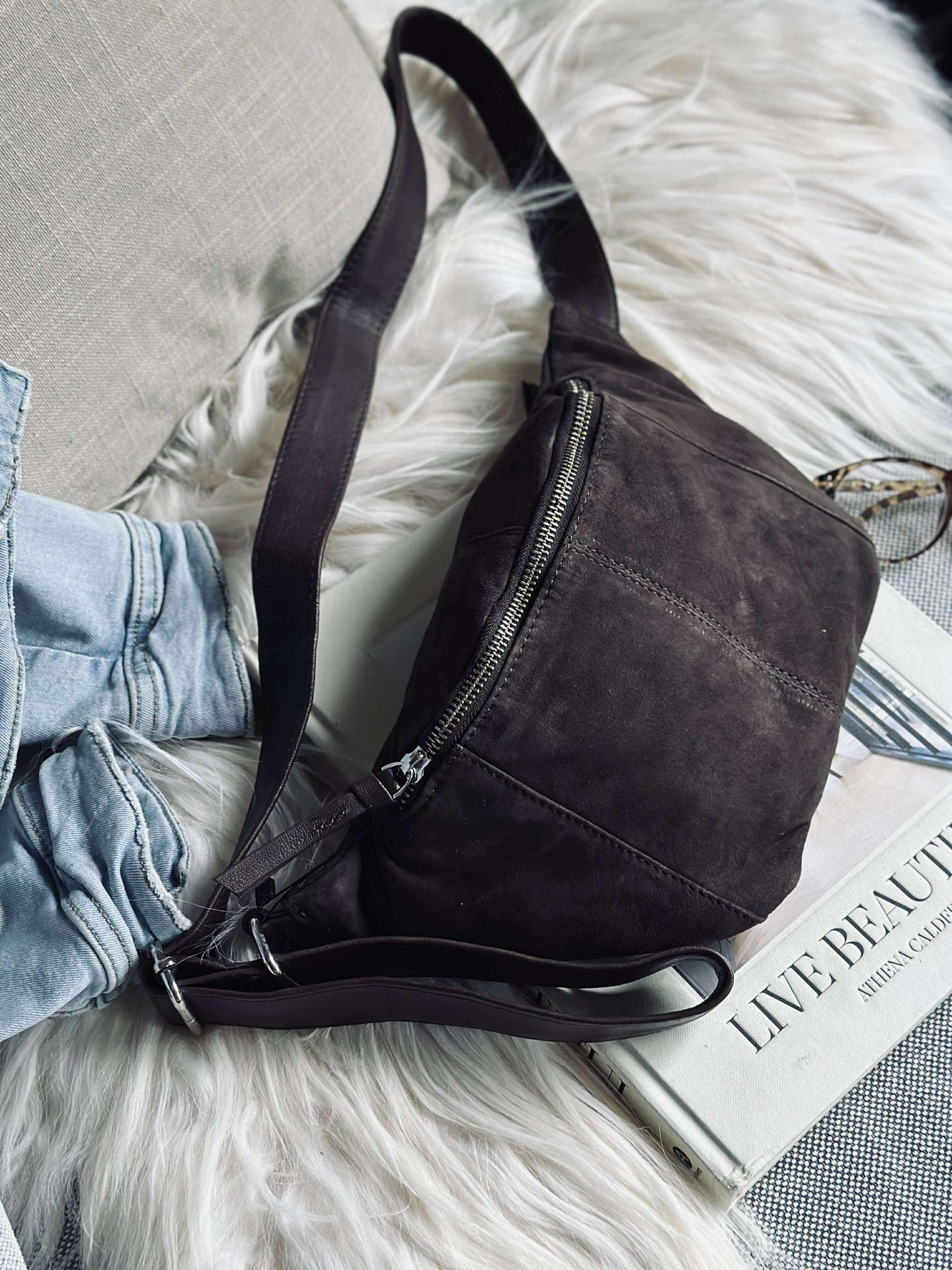 Midjeveske JUNE Semsket Skinn - Kaffebrun OK