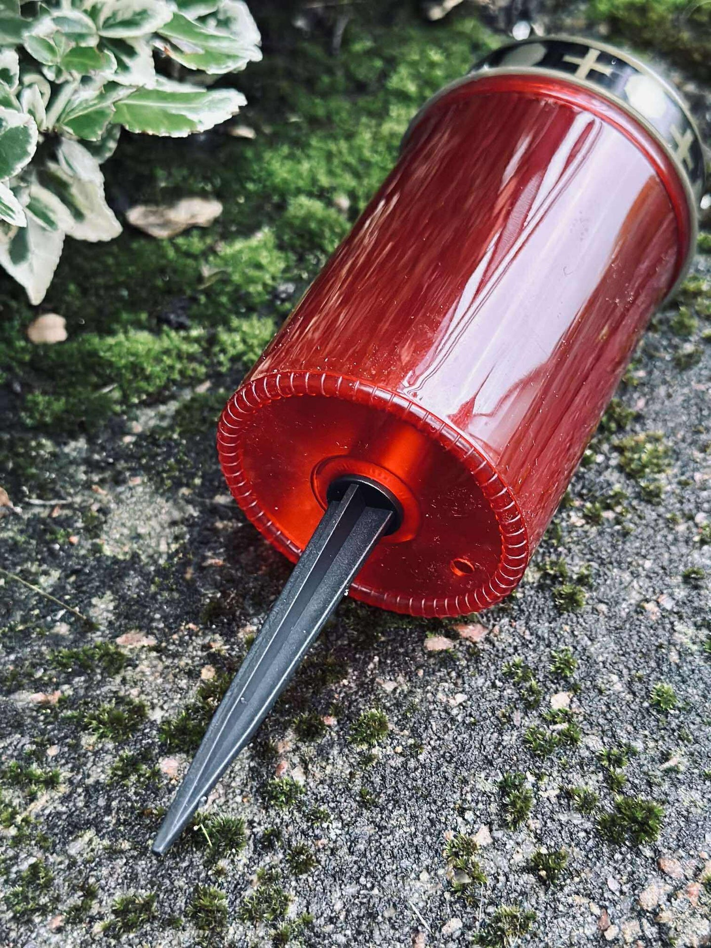 Gravlys med solceller - Rød