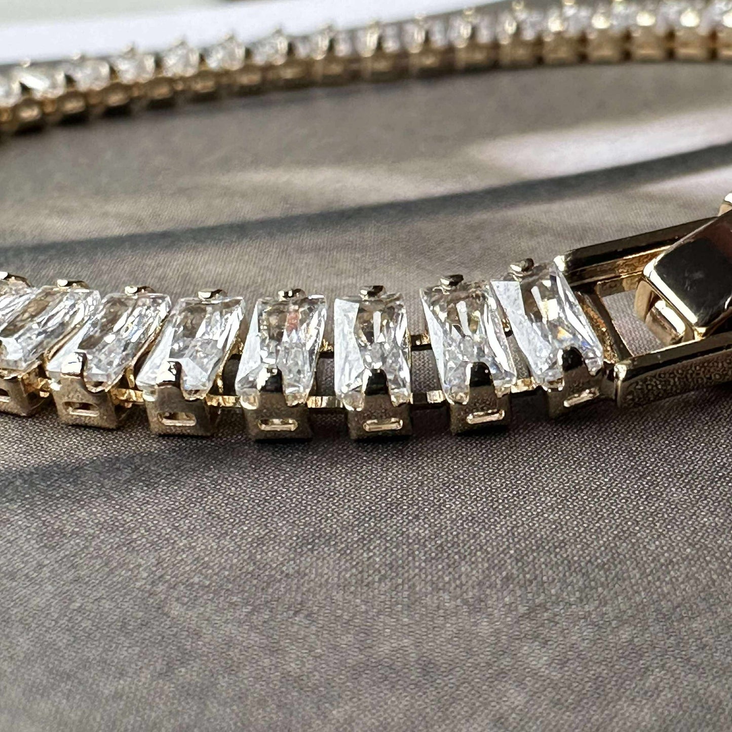 Tennisarmbånd Thelma med zirkoner - forgylt