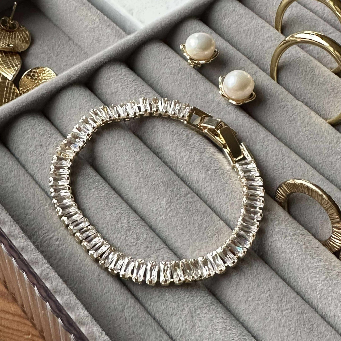 Tennisarmbånd Thelma med zirkoner - forgylt