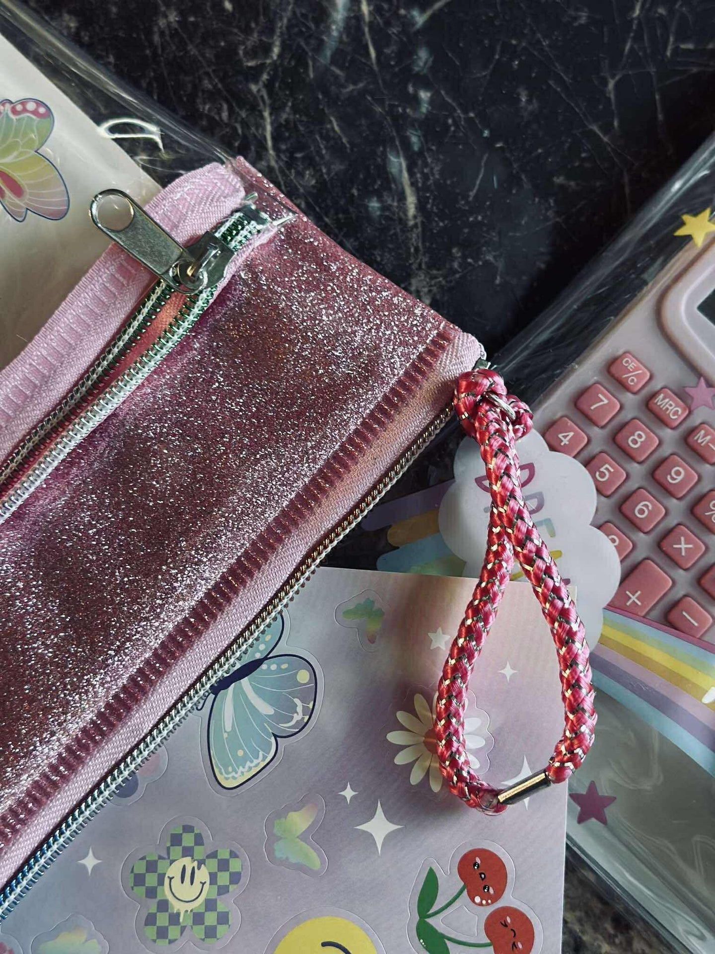 Jentepose med innhold - MIX