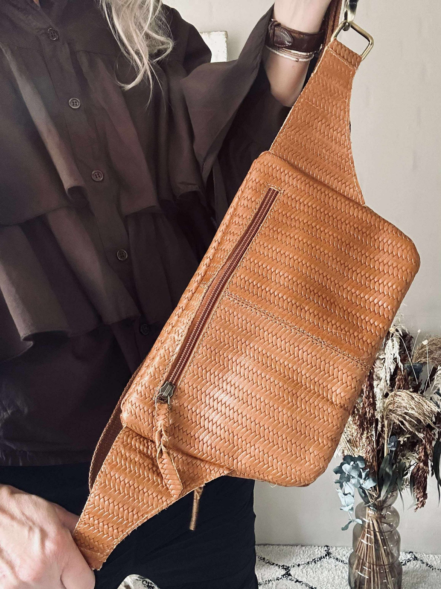 Belteveske Kaya - Cognac flettet