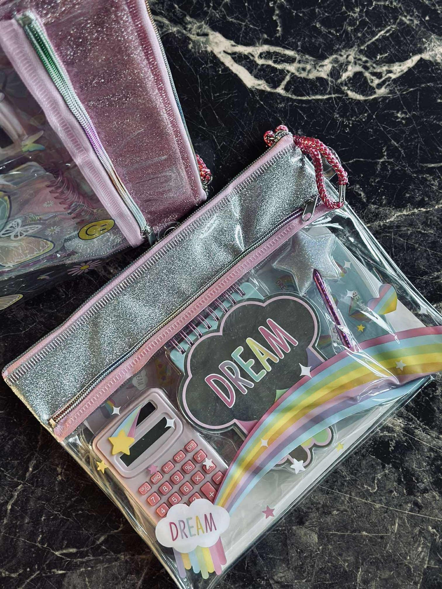 Jentepose med innhold - MIX