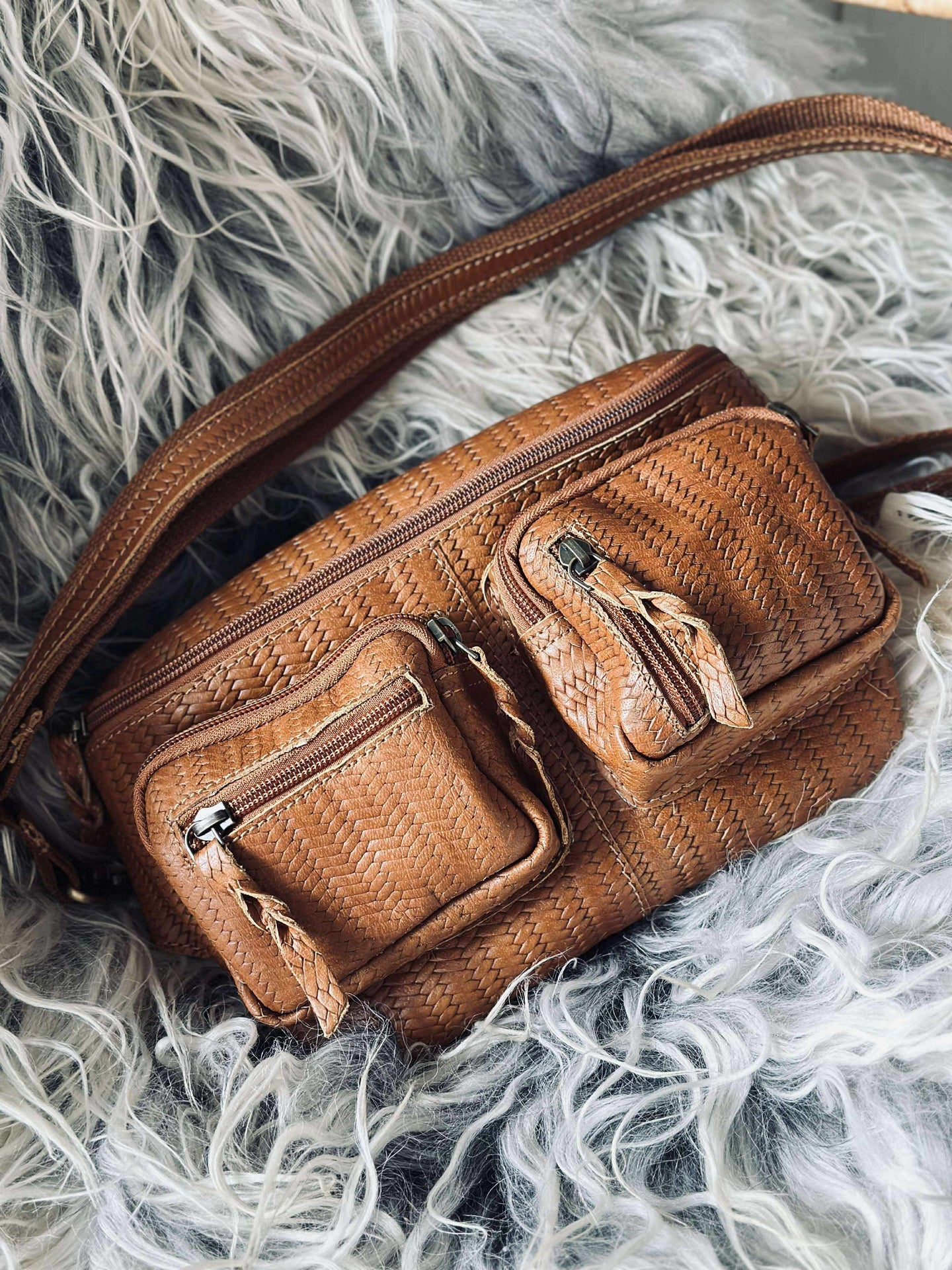 Belteveske Kaya - Cognac flettet