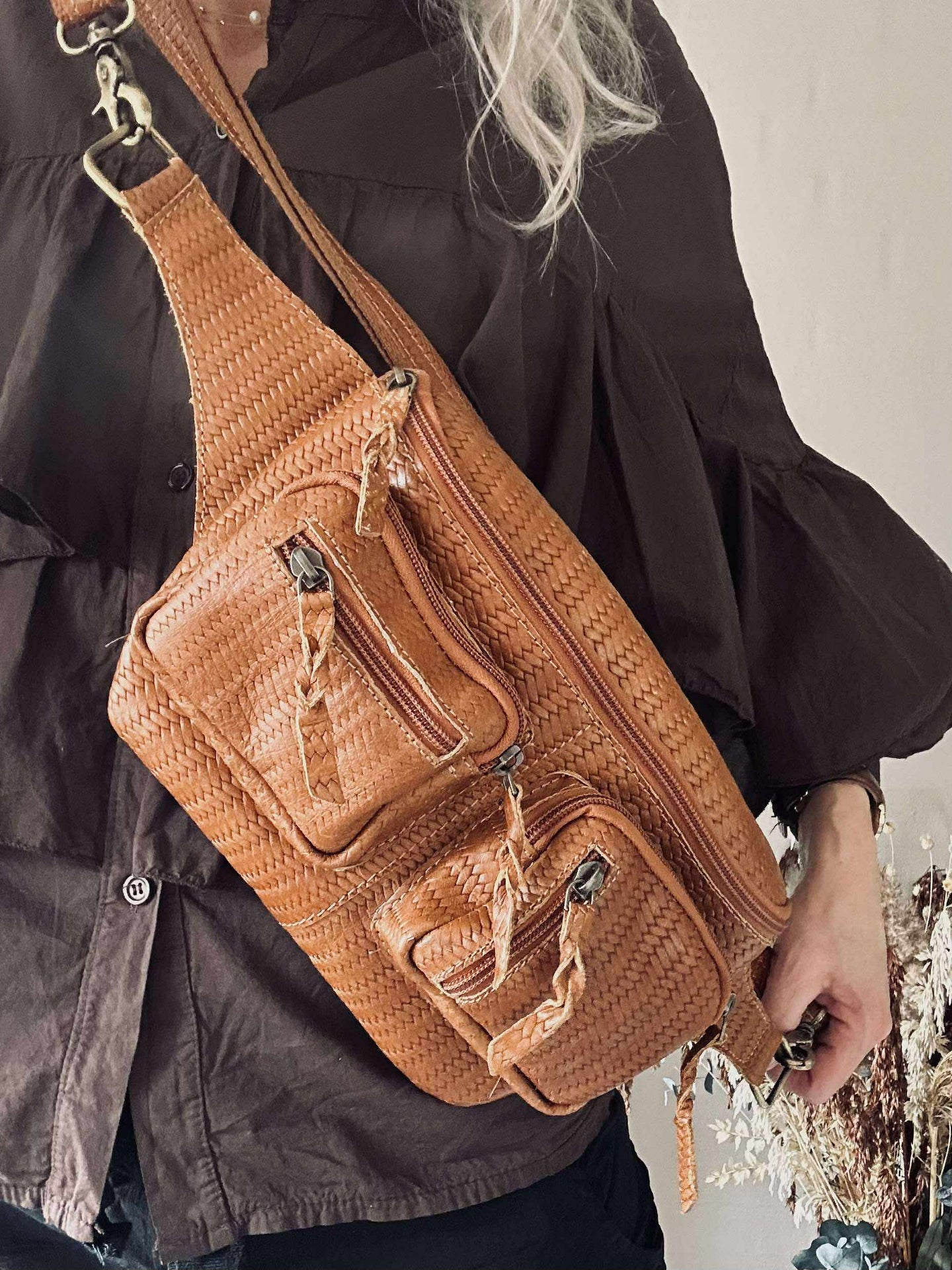 Belteveske Kaya - Cognac flettet