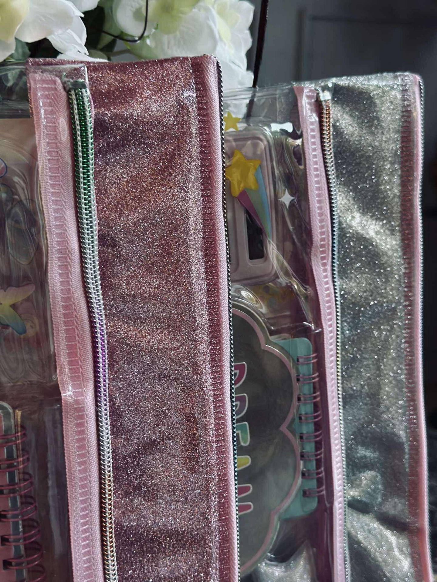 Jentepose med innhold - MIX