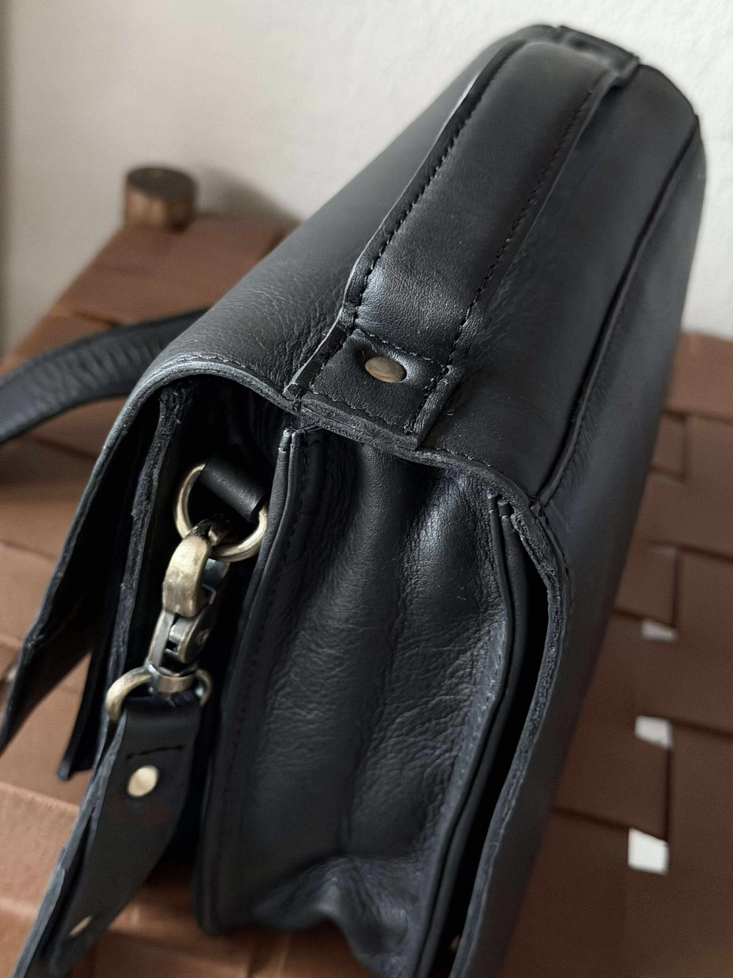 Stor Svart Skinn Crossover