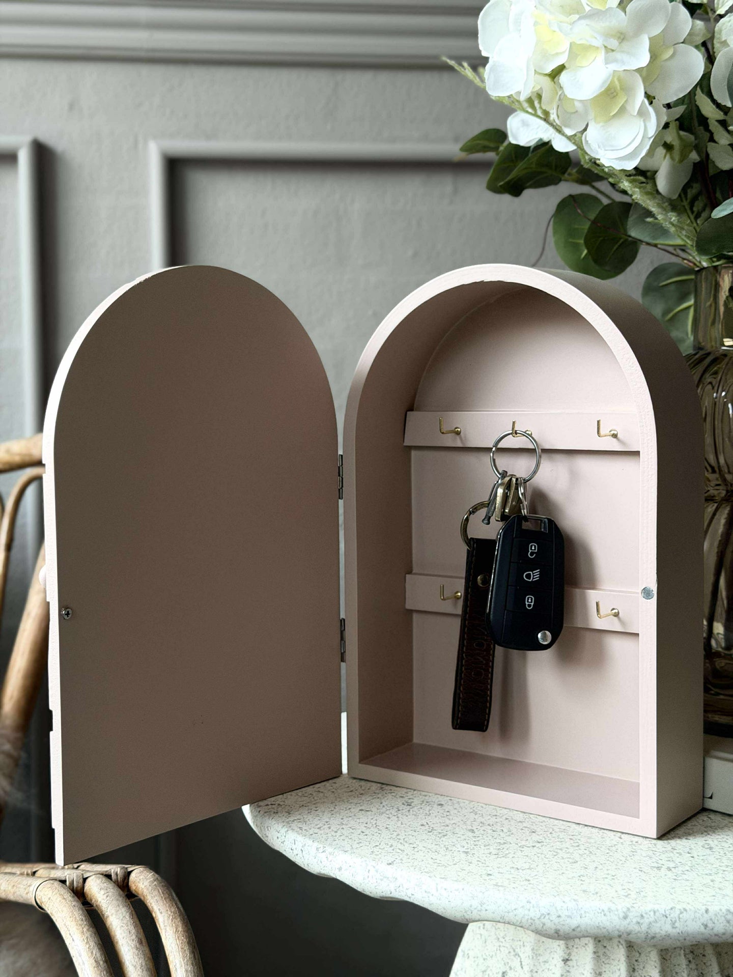 Nøkkelskap - krem eller rosa