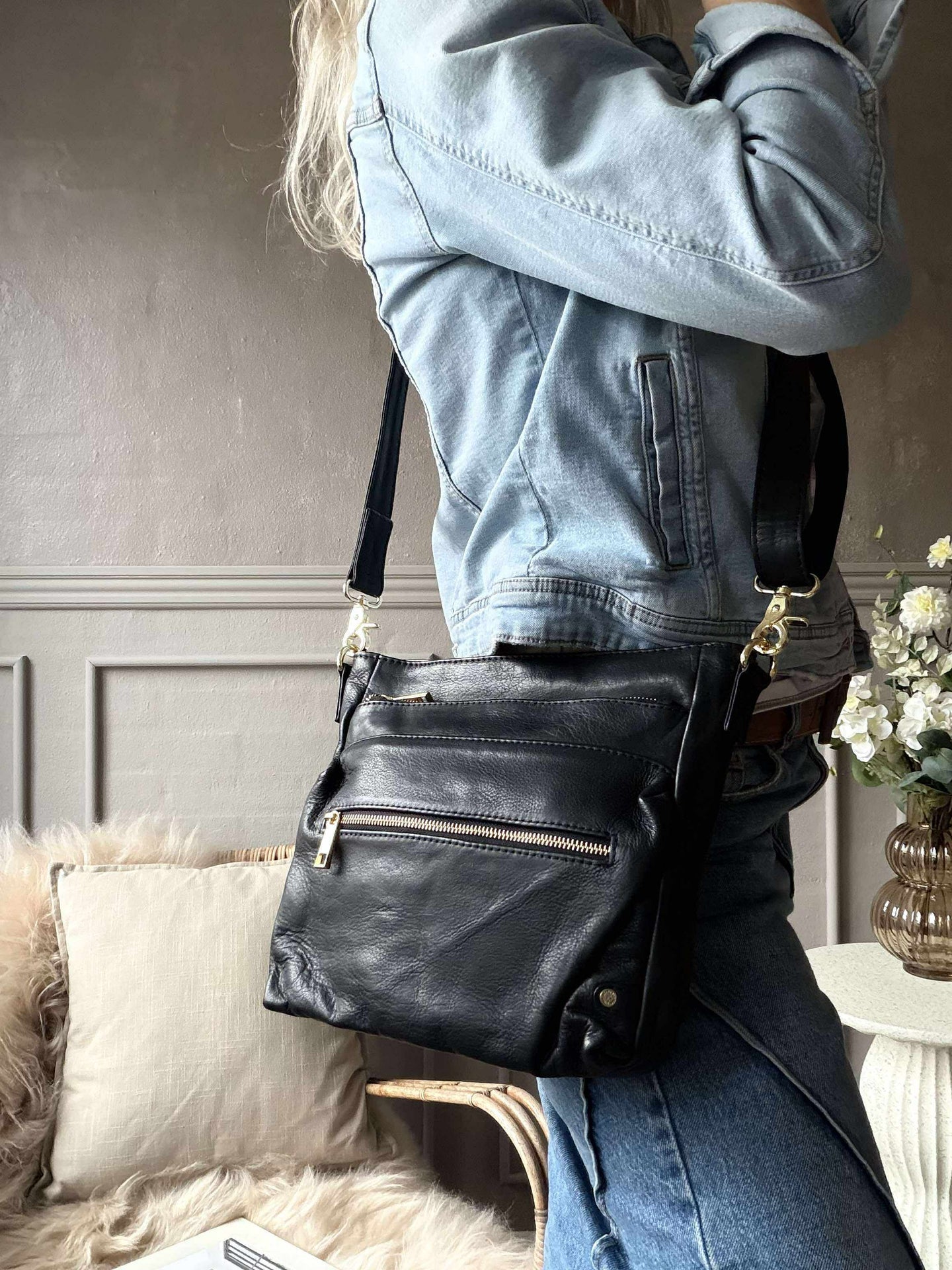 Crossover Amalia - Black leather