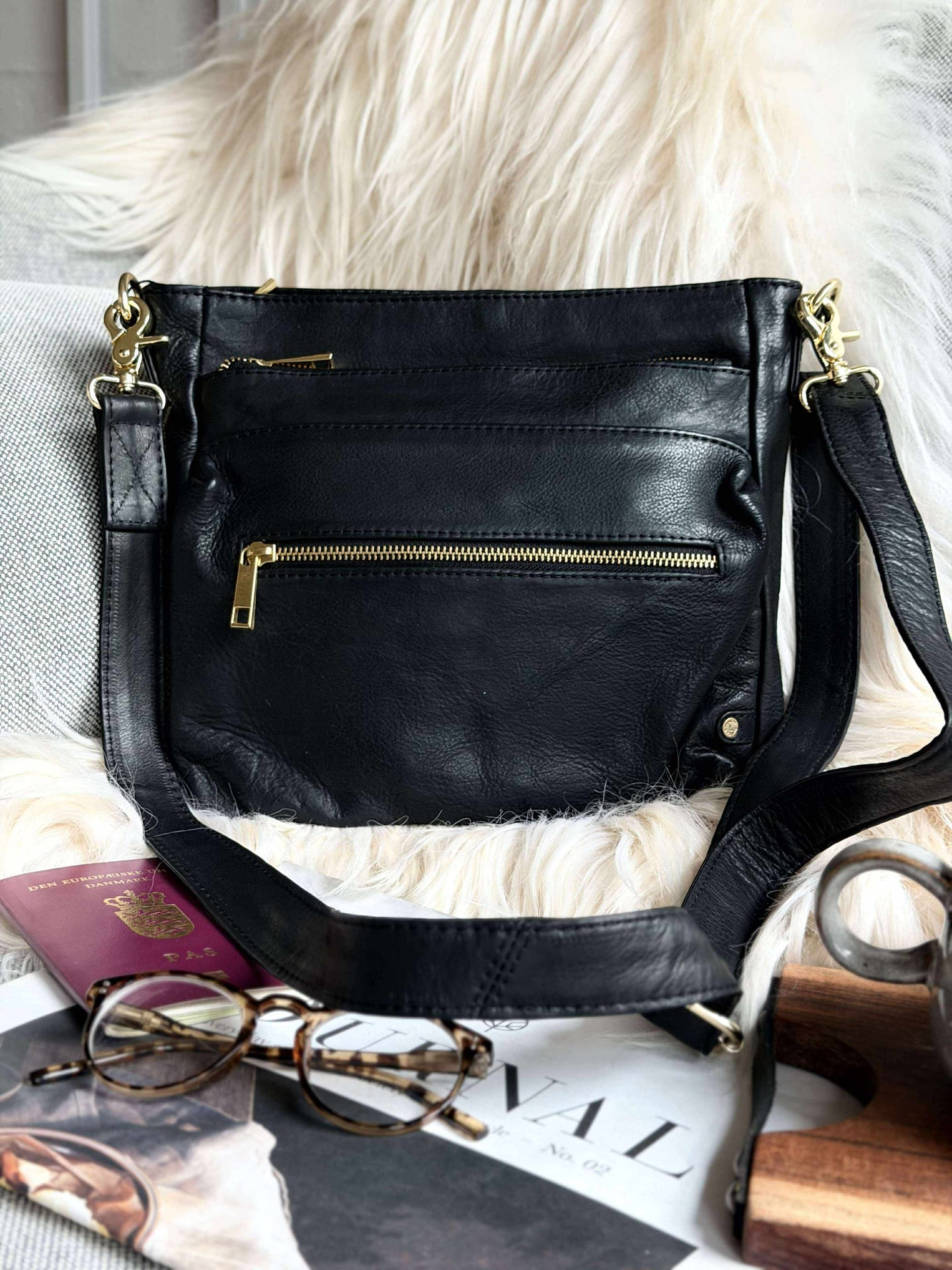 Crossover Amalia - Black leather