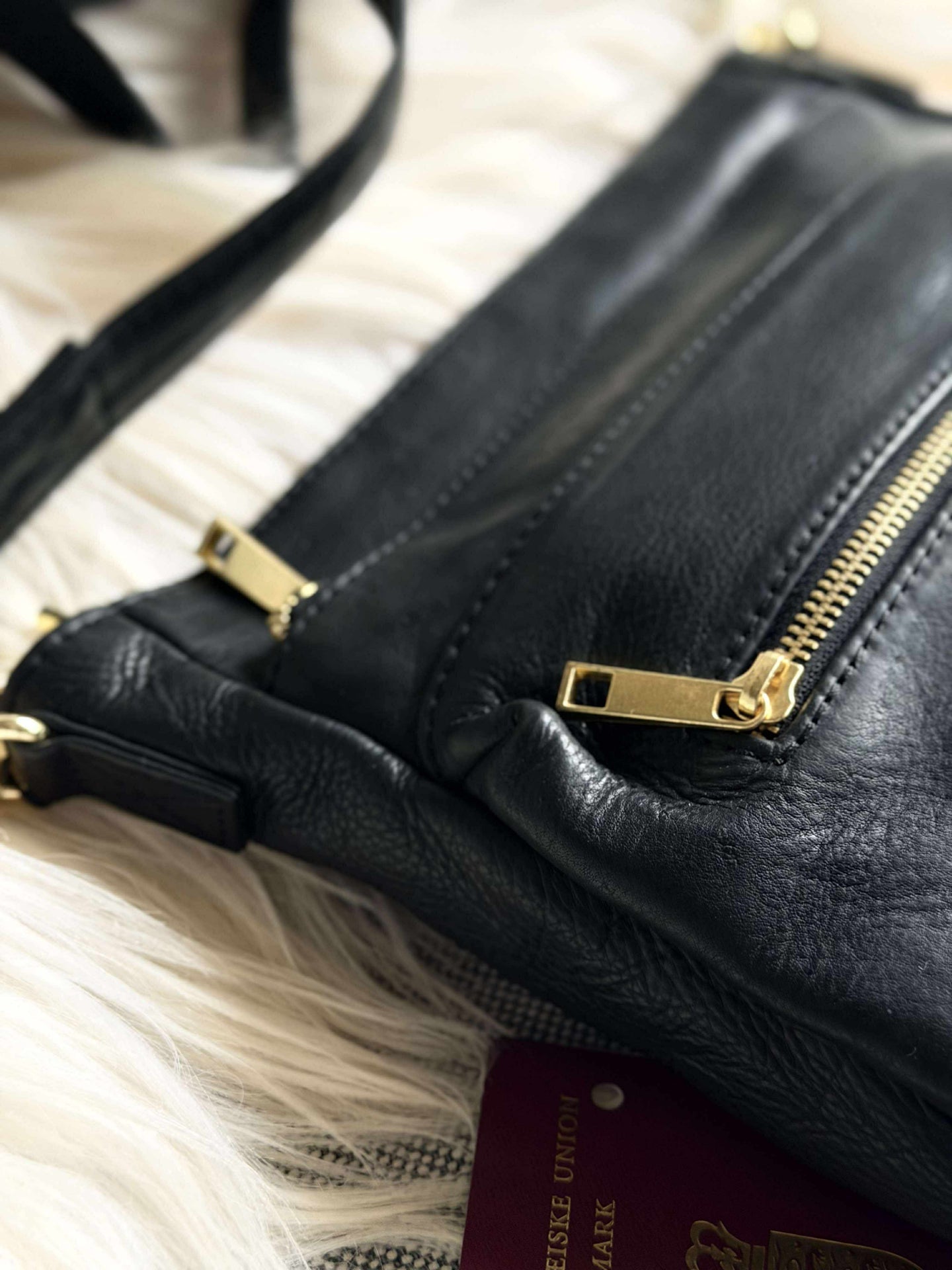 Crossover Amalia - Black leather