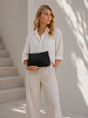 Clutch skinnveske med perforert mønster