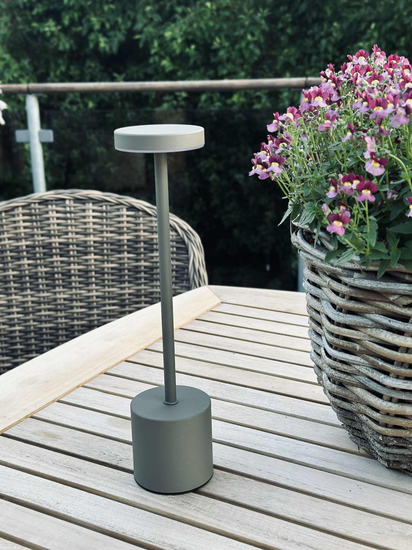 LED bordlampe KELLY Taupe - oppladbar
