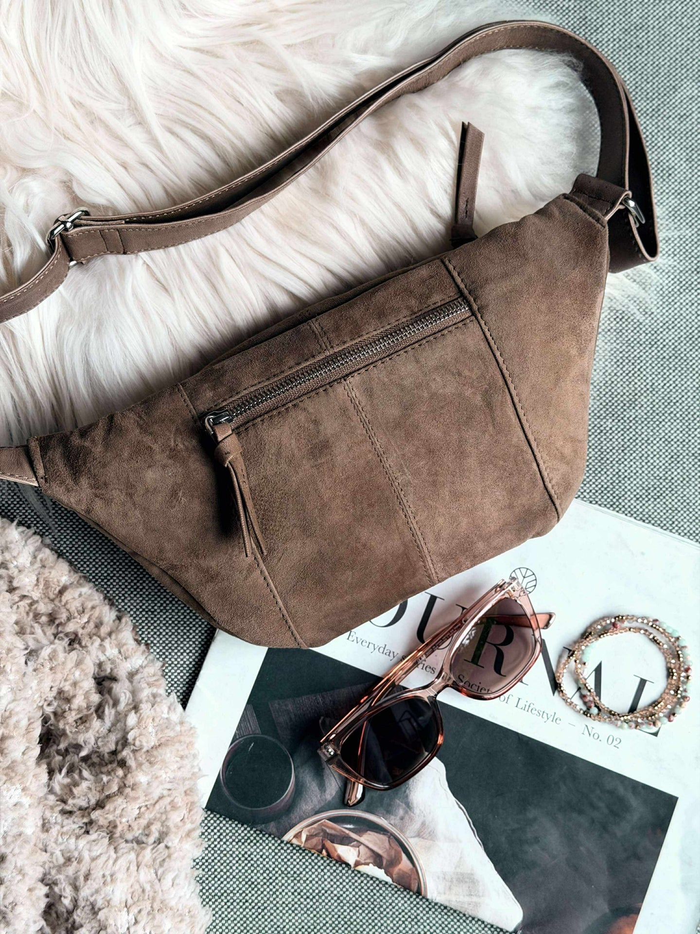 Midjeveske JUNE Semsket skinn - Nude brun