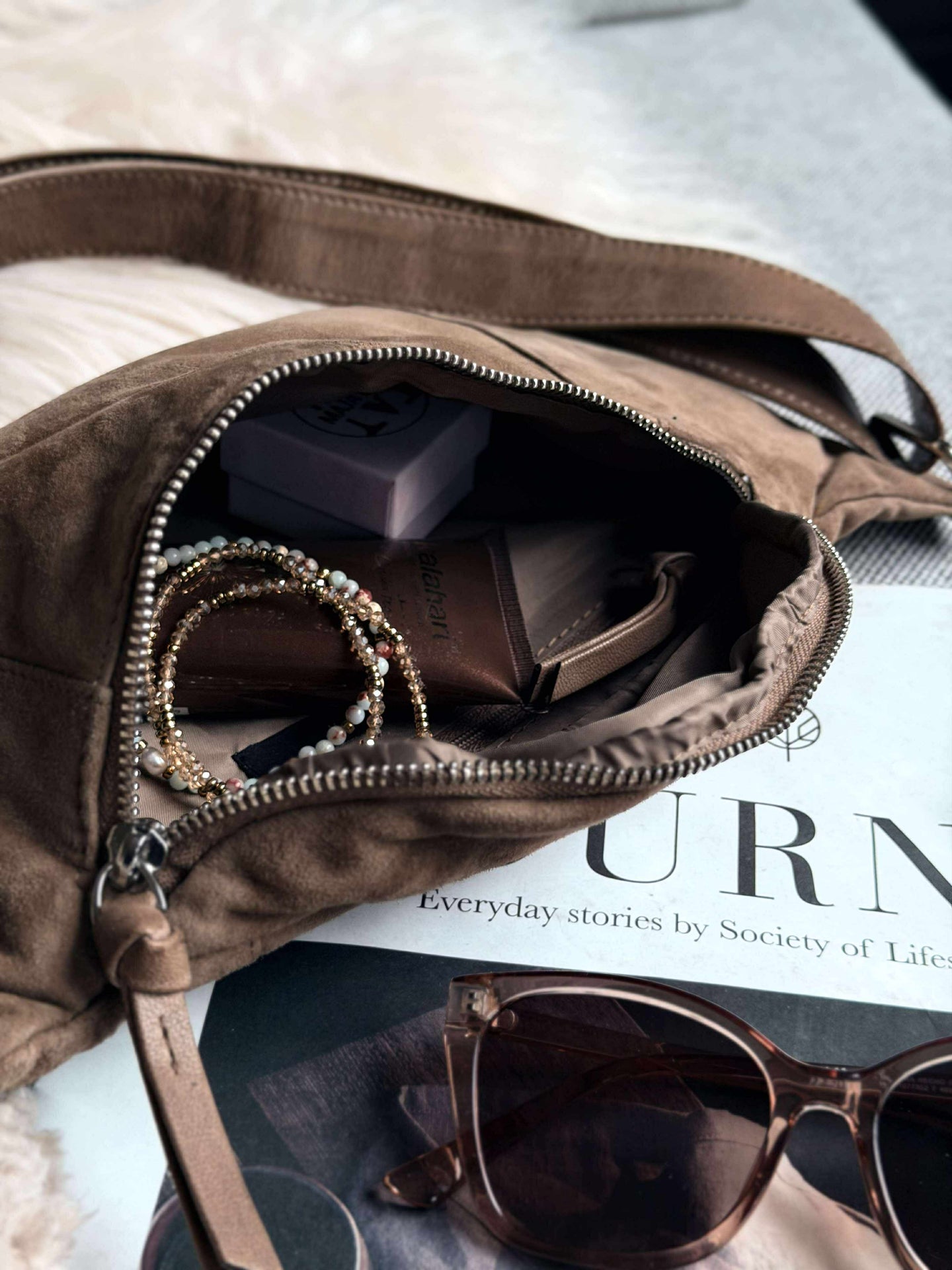 Midjeveske JUNE Semsket skinn - Nude brun