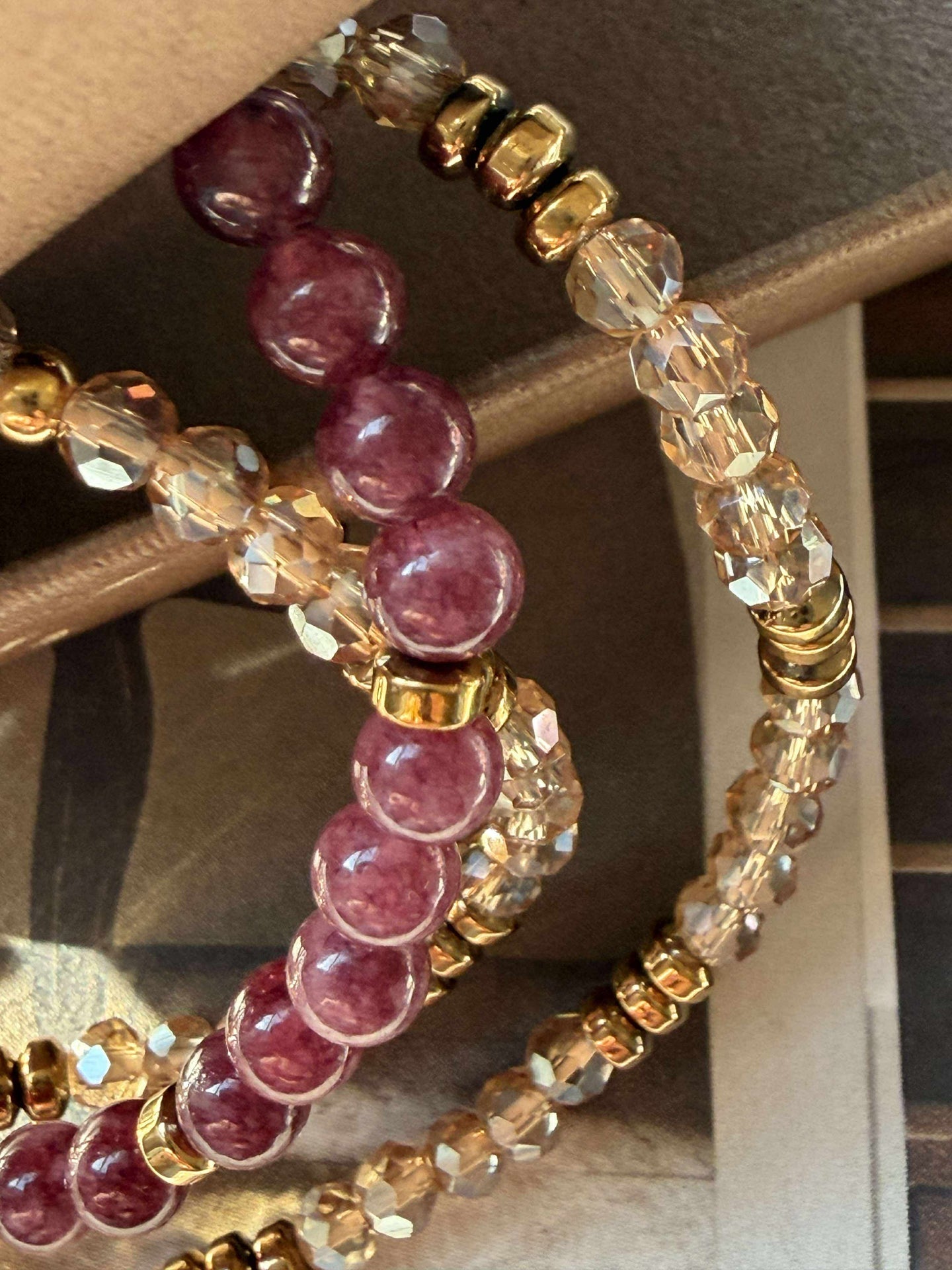Armbånd Leah Bordeaux/Natur – Sett med 3 stk