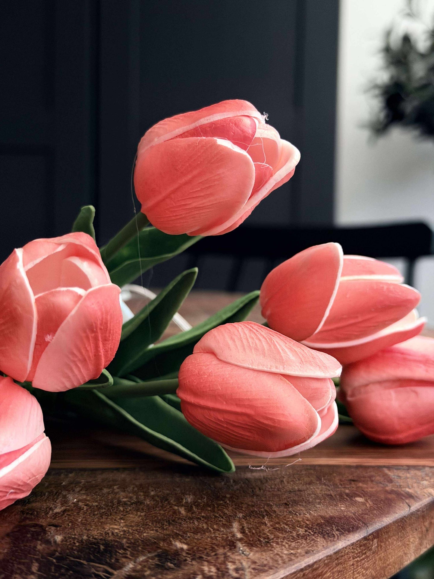 Tulipaner med lys - Rød – Bukett med 8 – VIAMAJA