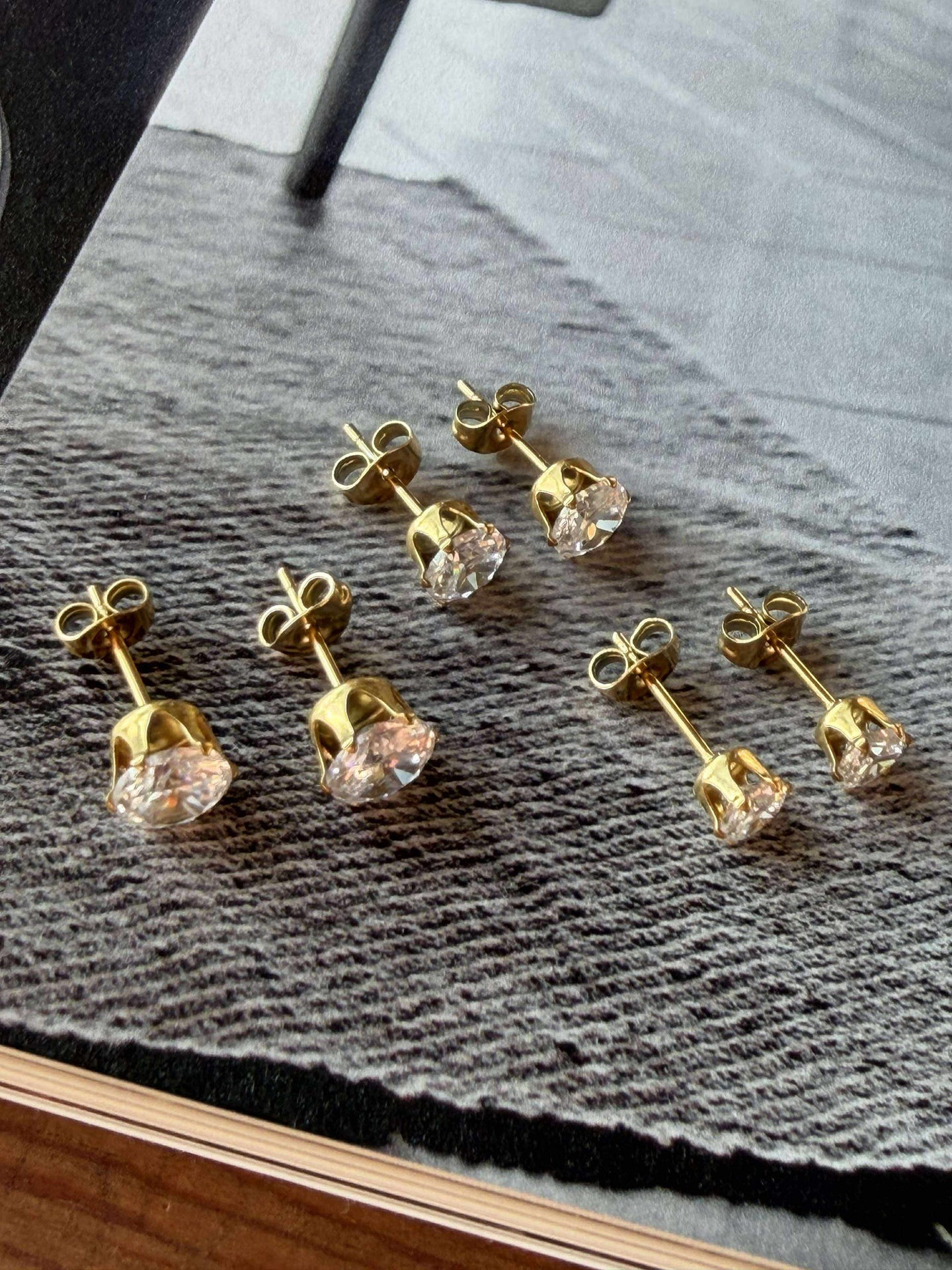 Mix box med 6 øredobber - Riva 18k forgylt
