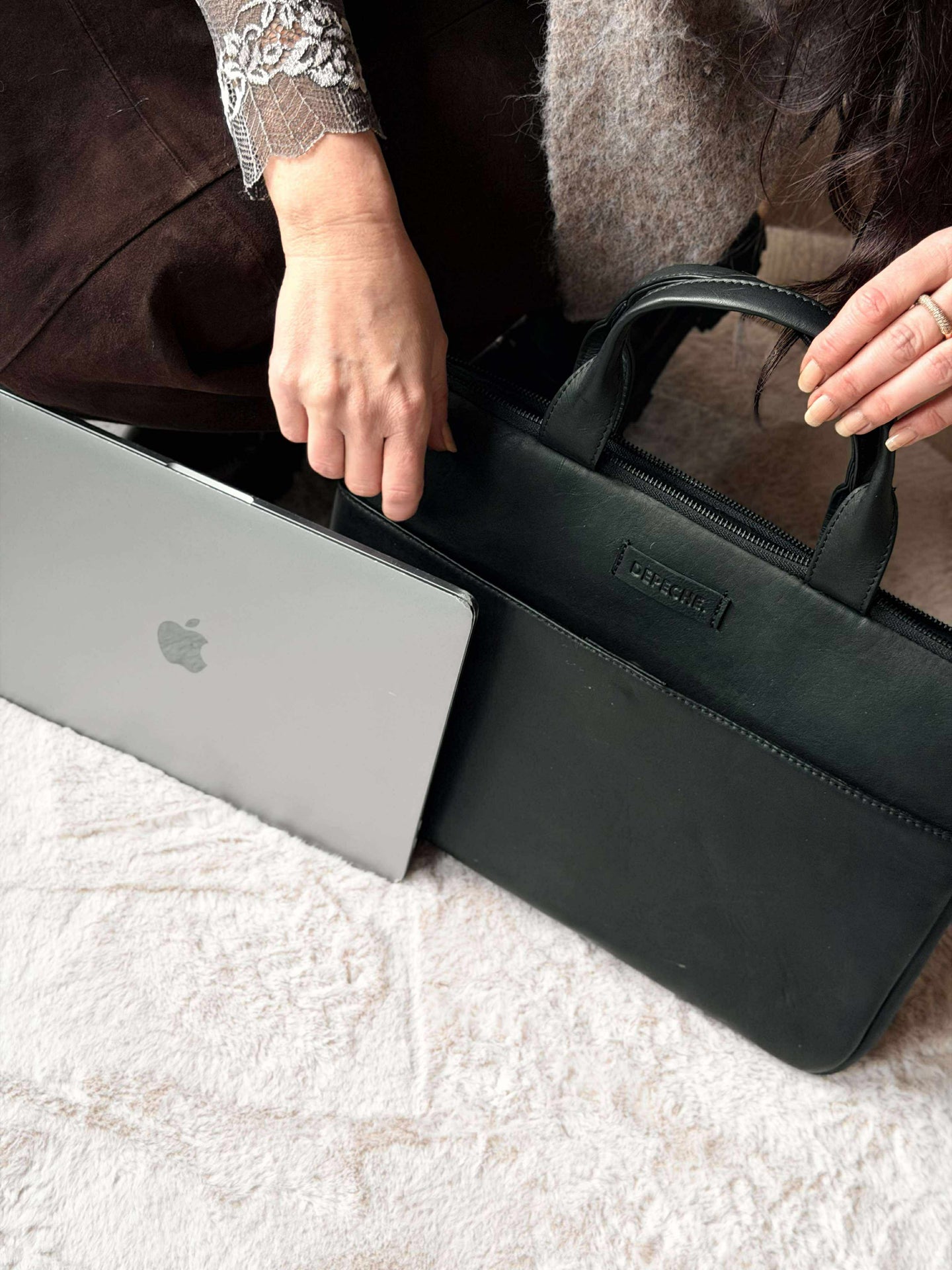 Laptopcover med håndtak og frontlomme