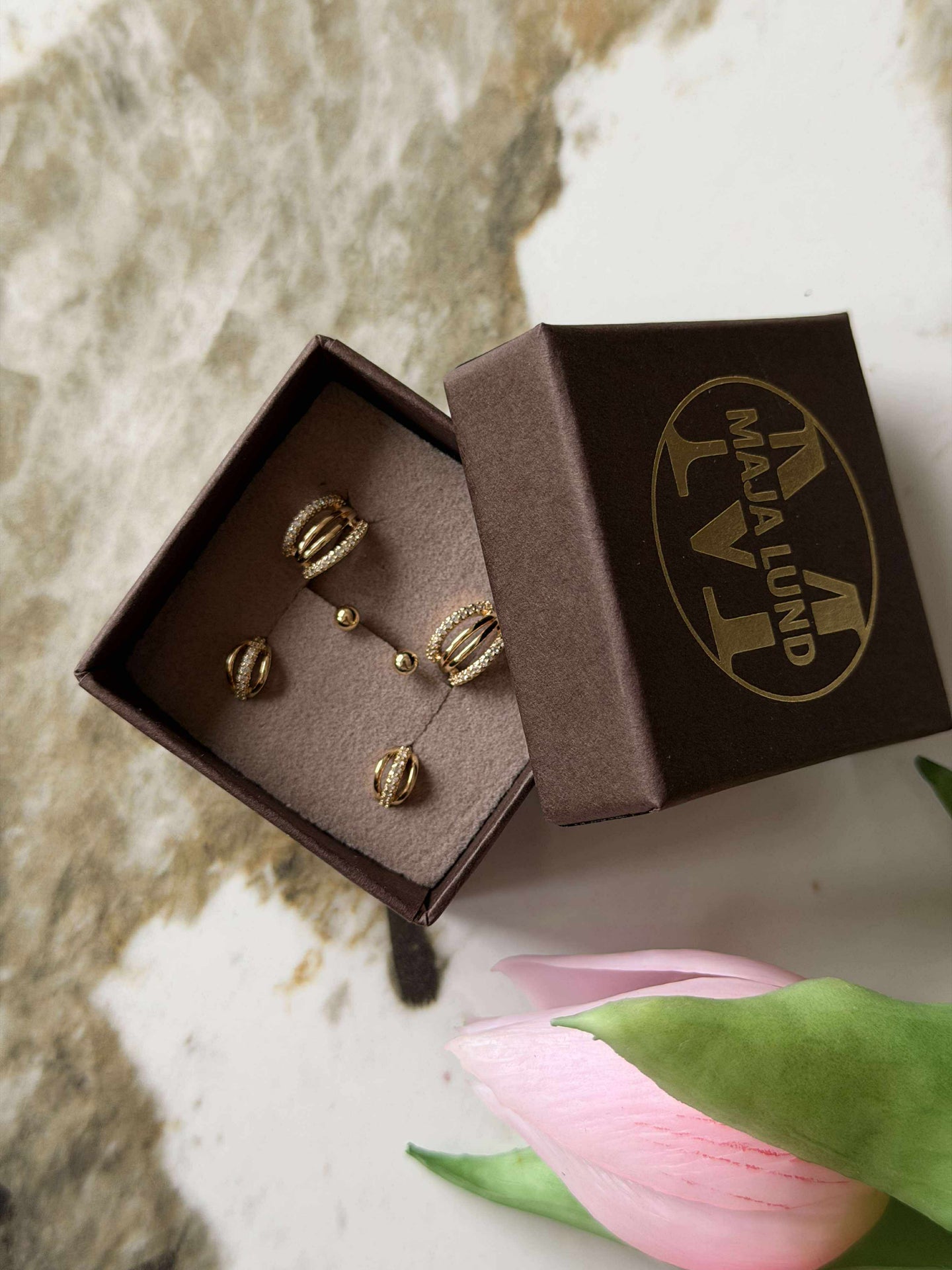Mix box med 6 øreringer - Monique 18k forgylt