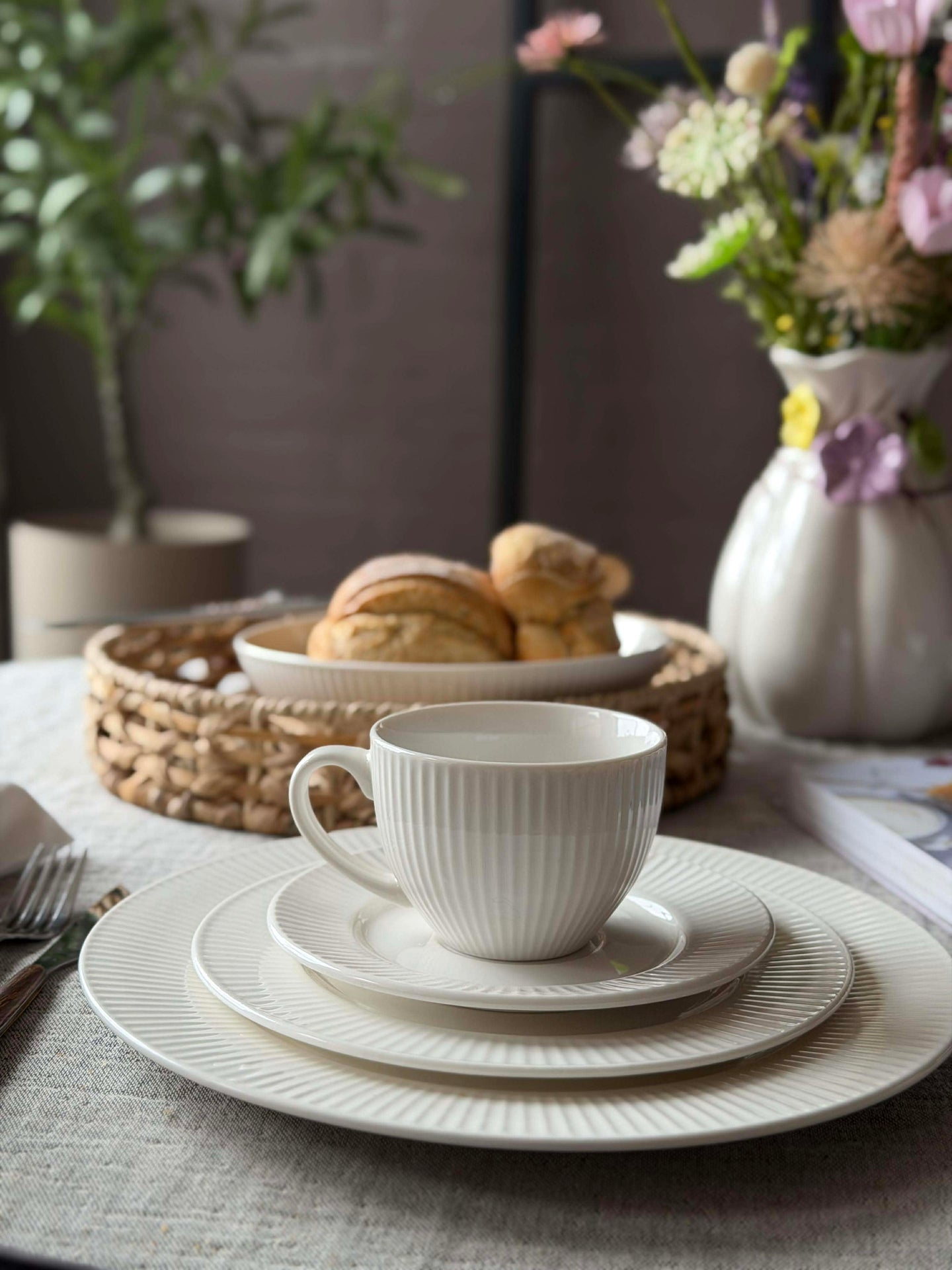 Kopp og underkopp - Rillet porselen