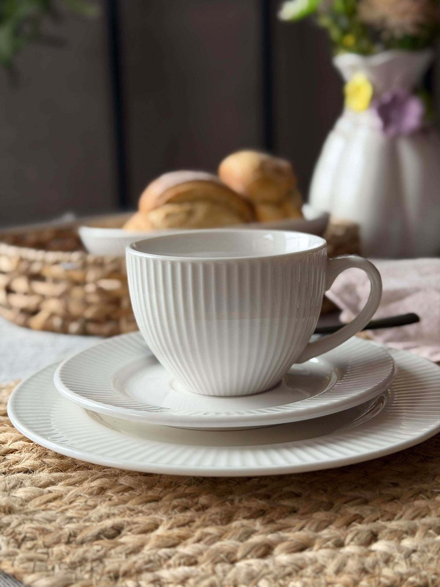 Kopp og underkopp - Rillet porselen