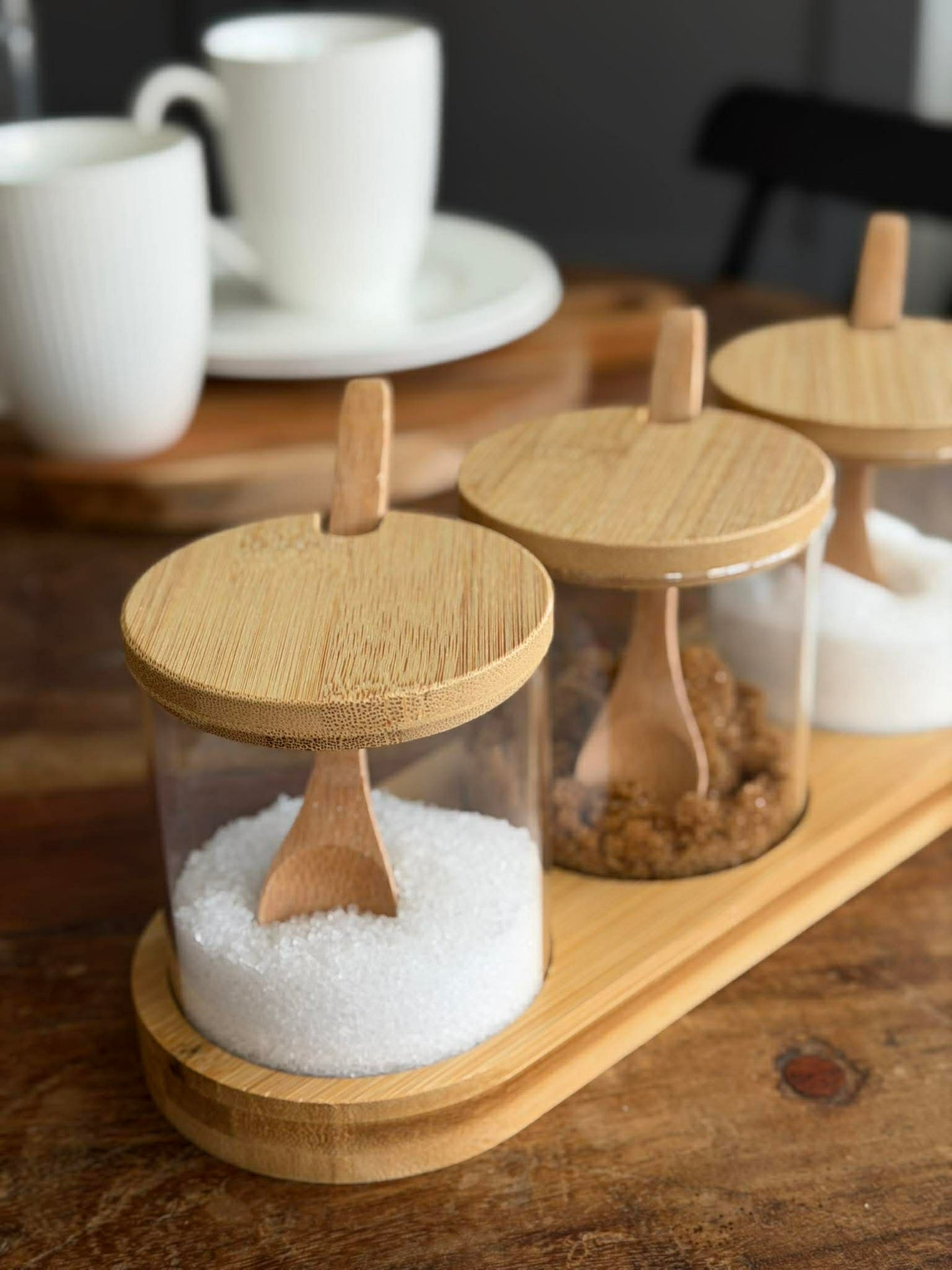 Brettsett med brett, 3 glass og skjeer