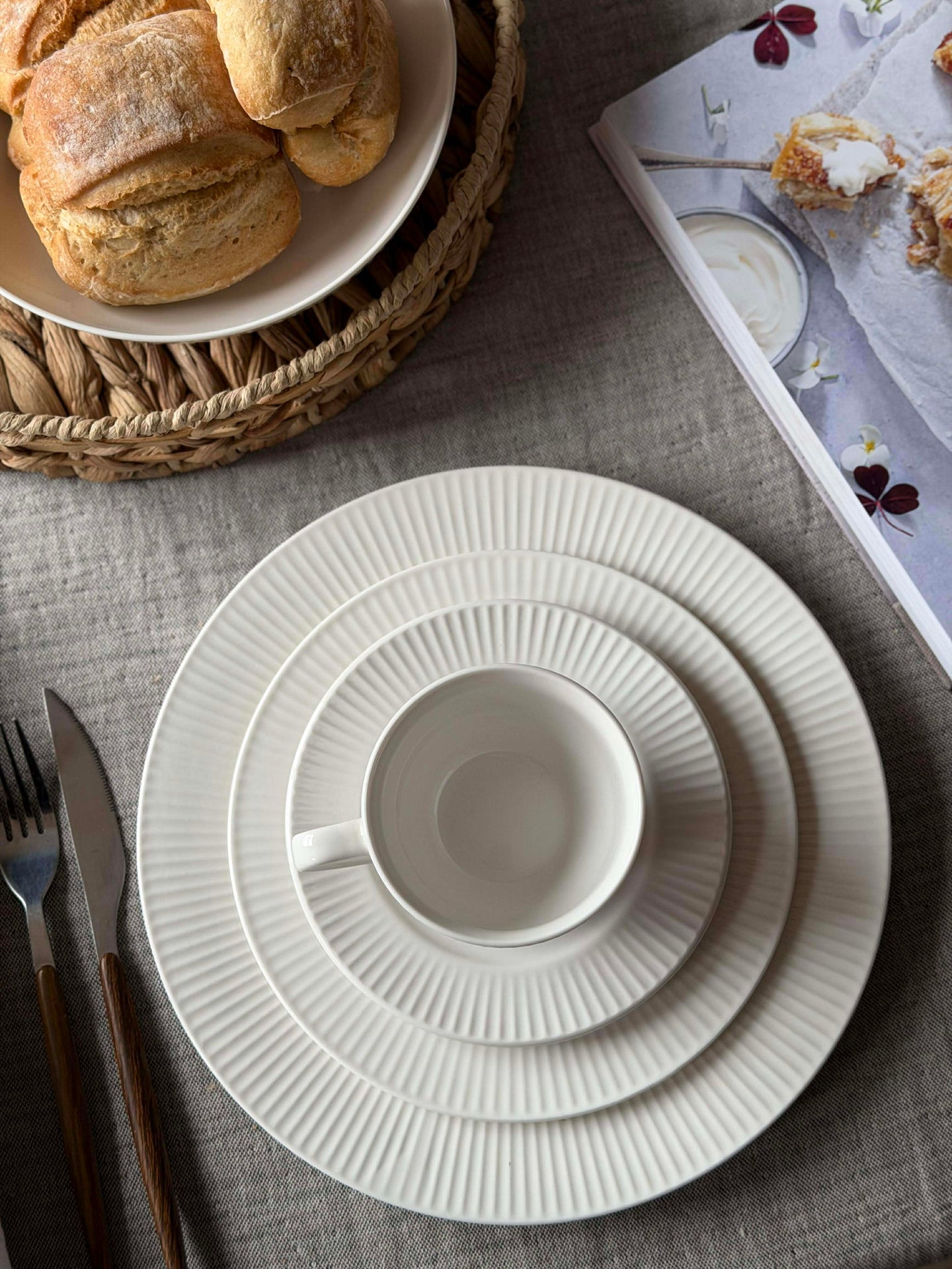 Kopp og underkopp - Rillet porselen