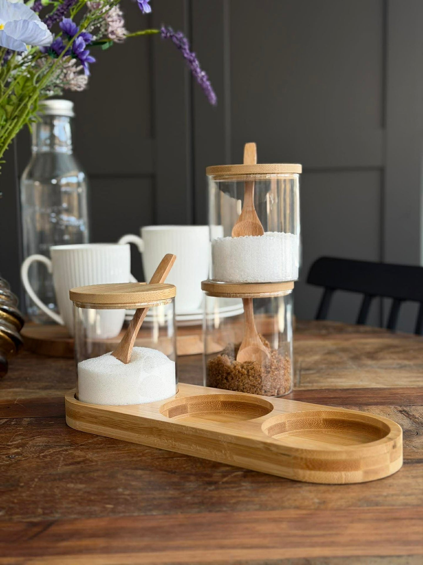 Brettsett med brett, 3 glass og skjeer