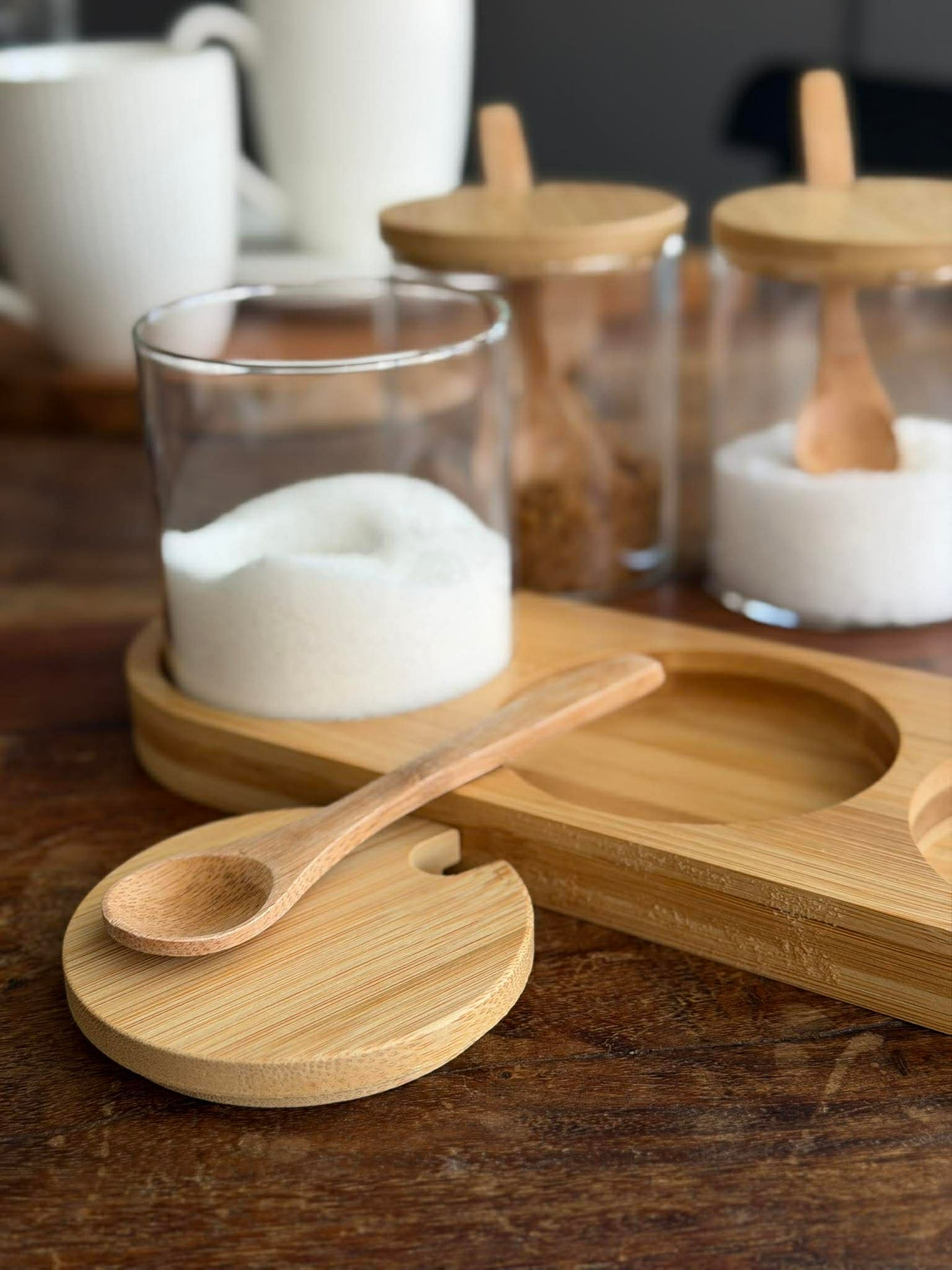 Brettsett med brett, 3 glass og skjeer