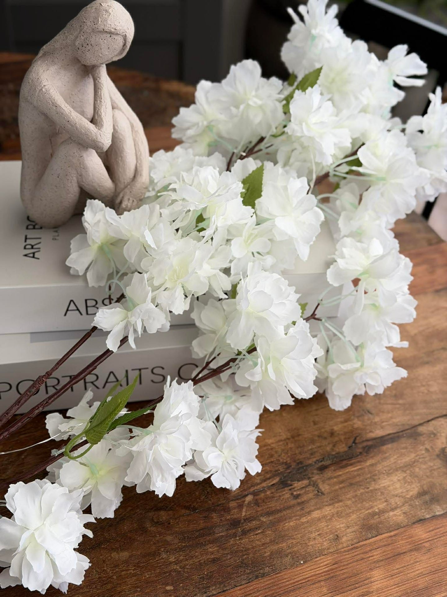 Kirsebærgren med lys - Hvit