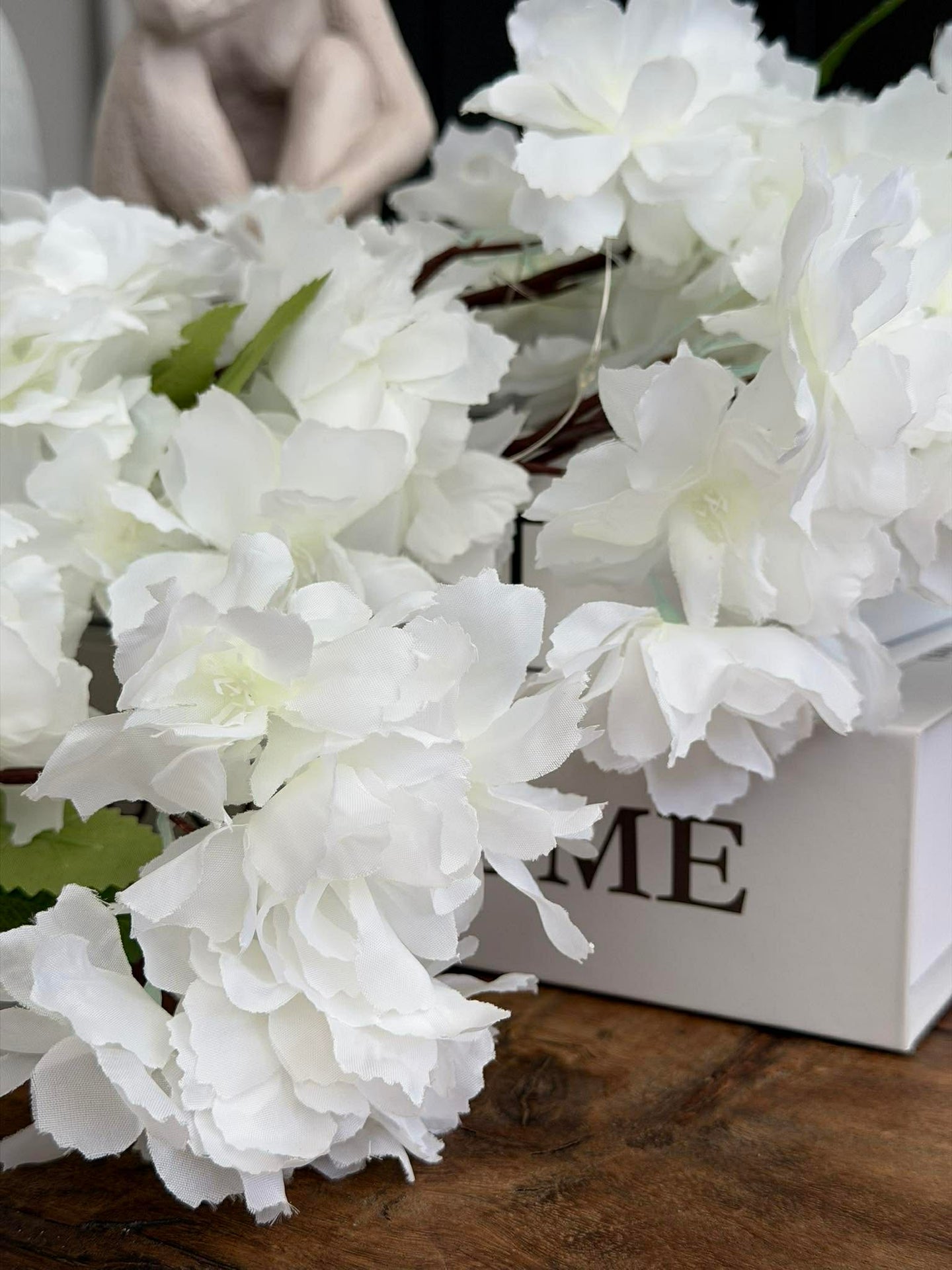 Kirsebærgren med lys - Hvit