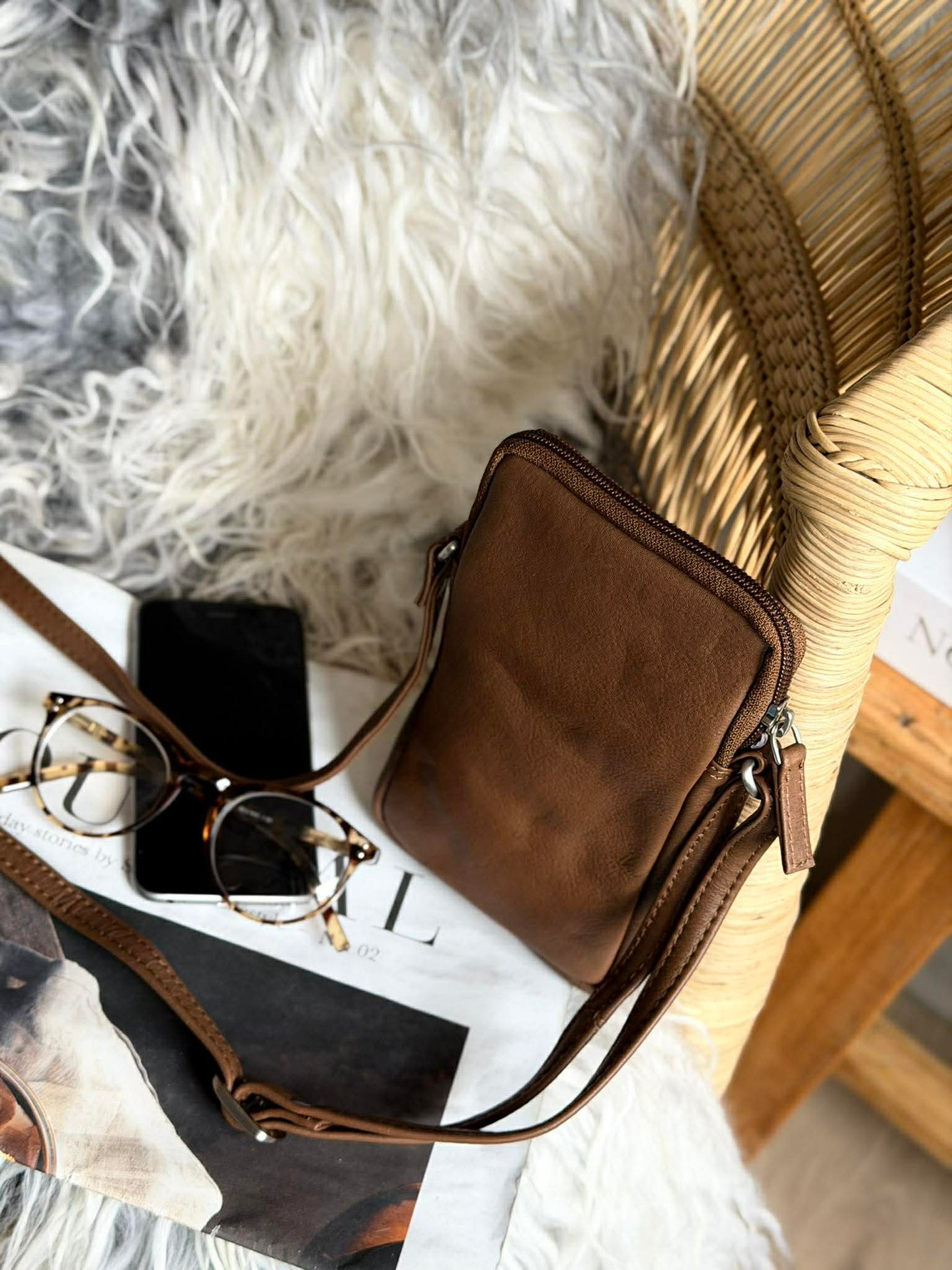 Mobilveske Misse - Coffee / silver