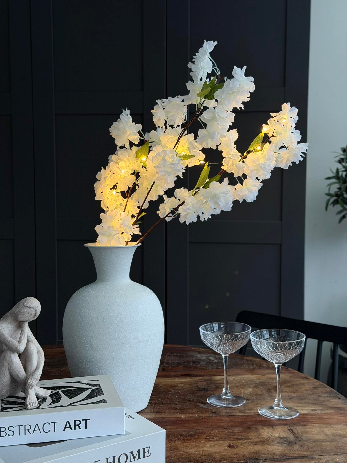 Kirsebærgren med lys - Hvit