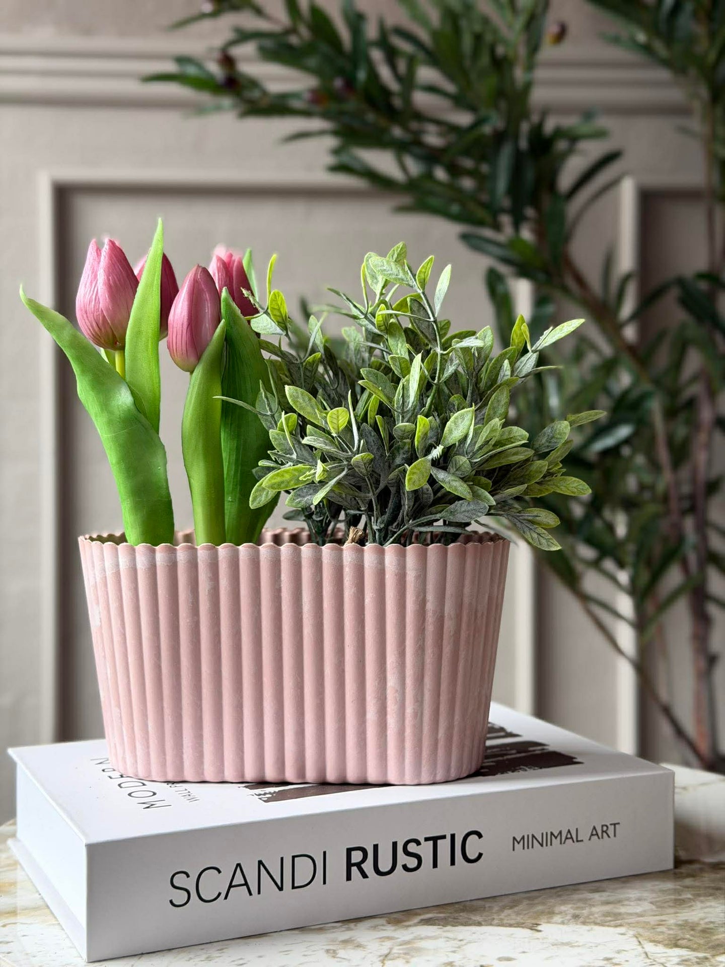 Avlang potte i betong-look - Rosa