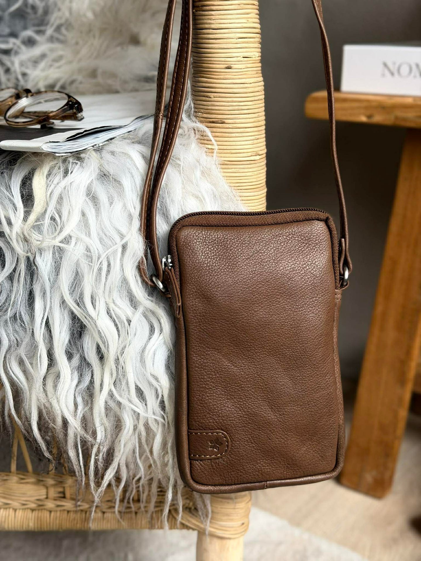 Mobilveske Misse - Coffee / silver