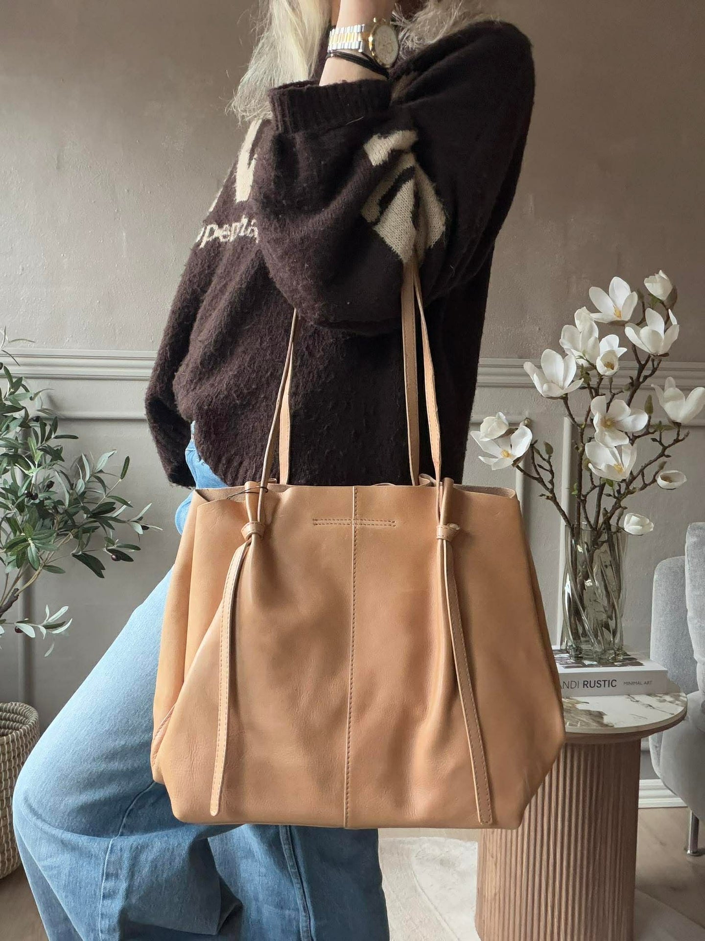 Shopper i myk skinnkvalitet - Sand