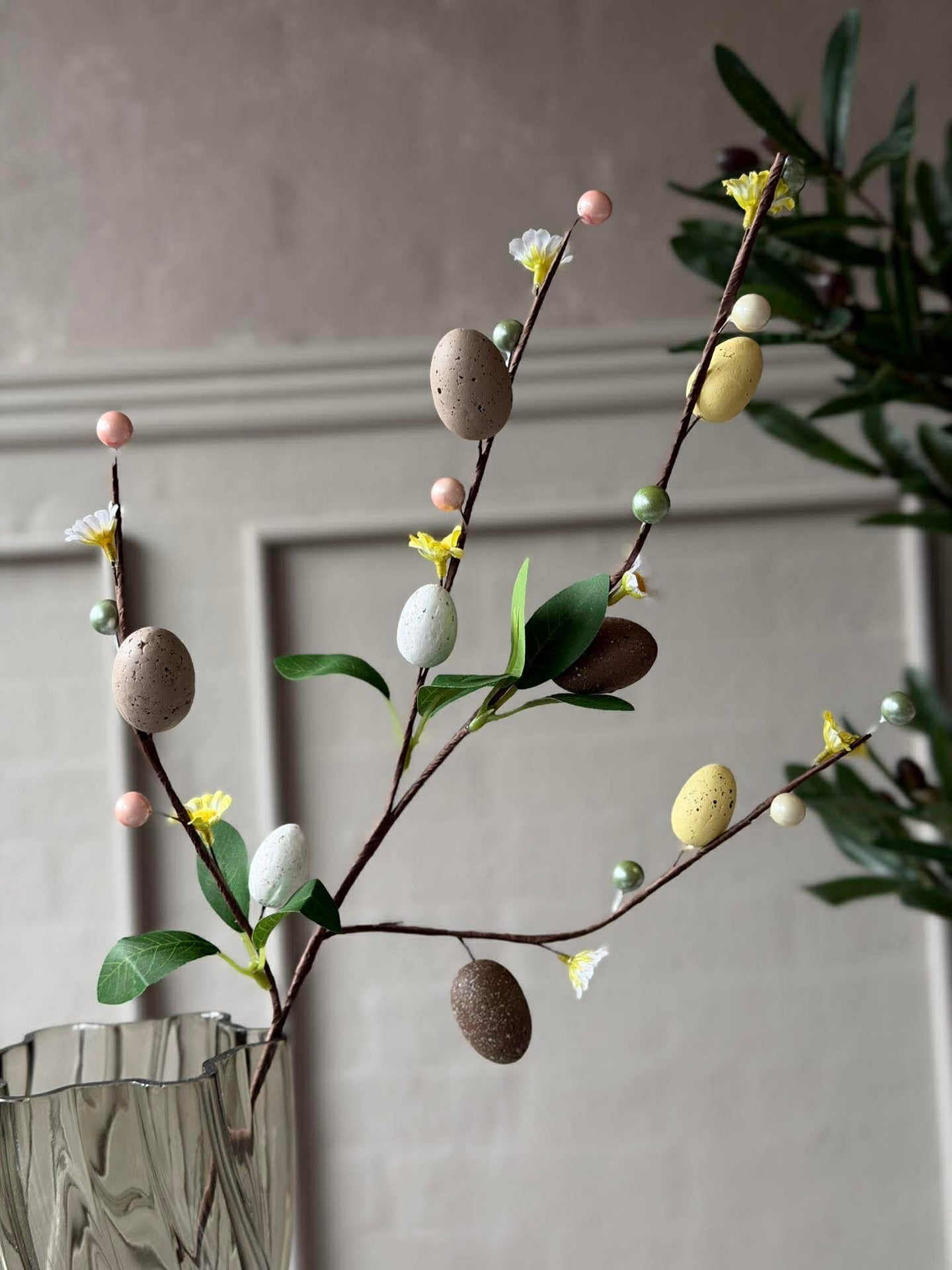 Gren med påskeegg 65 cm - nøytrale farger