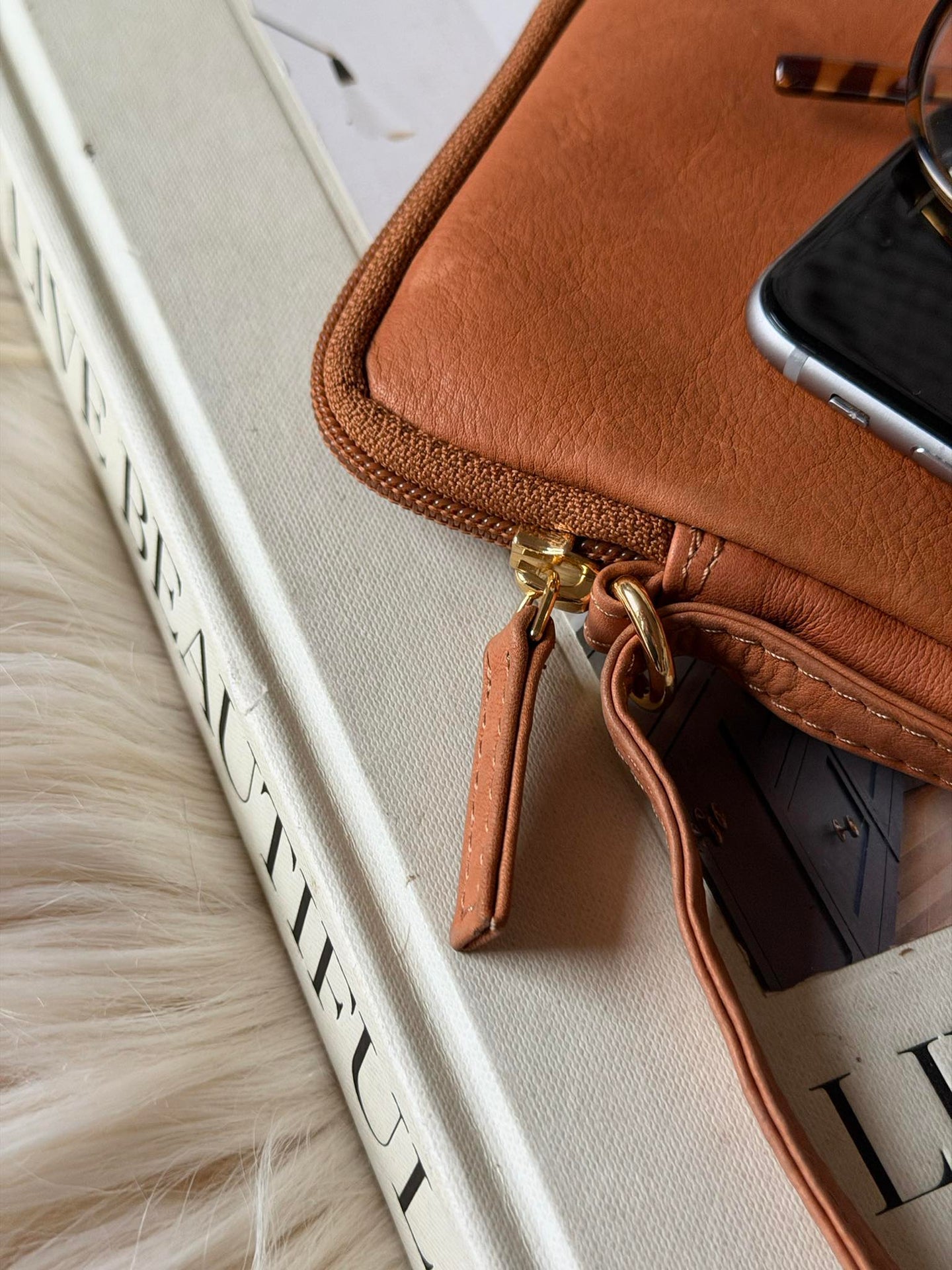 Mobilveske Misse - Cognac / gold