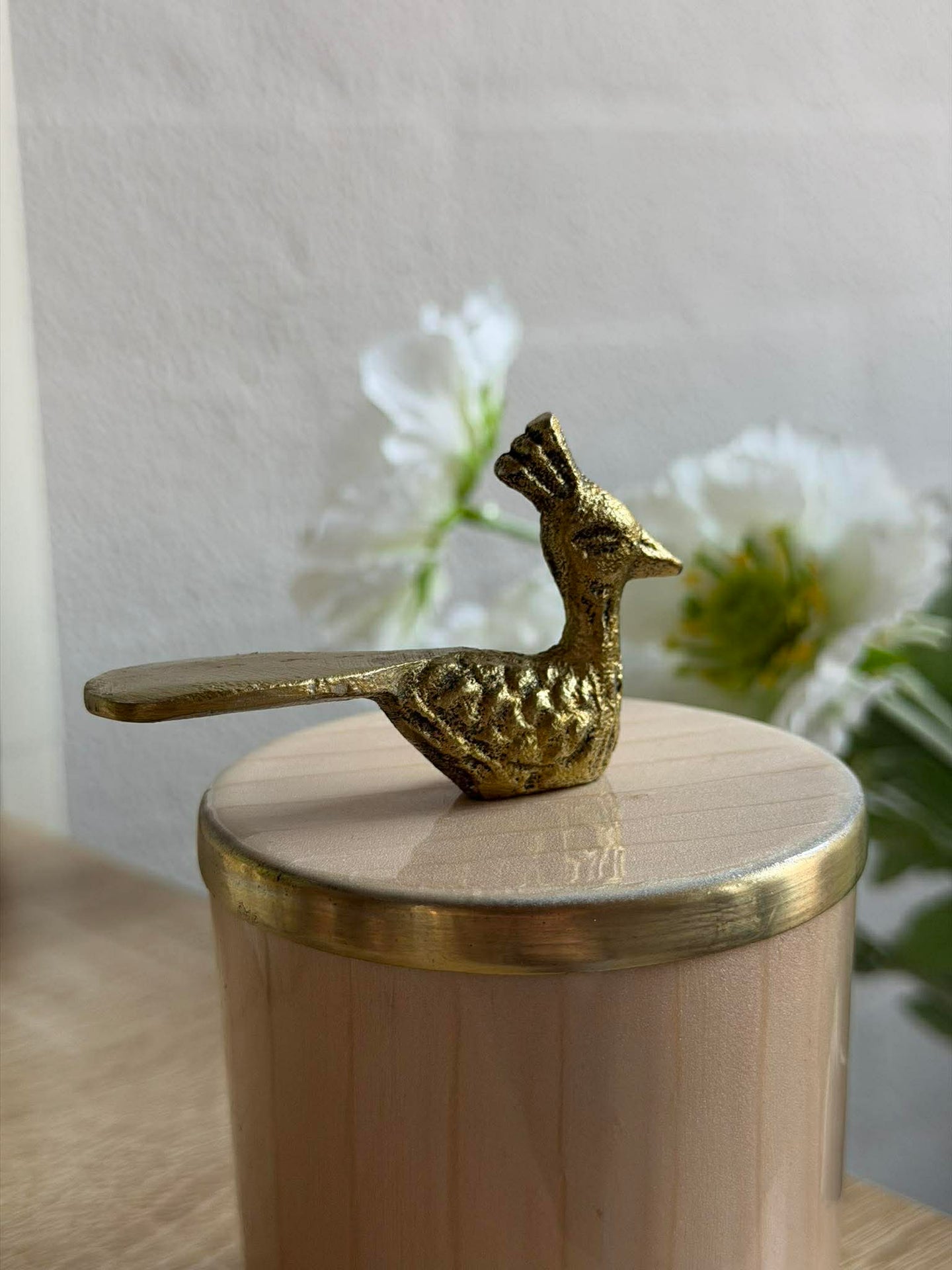 Krukke med lokk – Beige med fugl i gull
