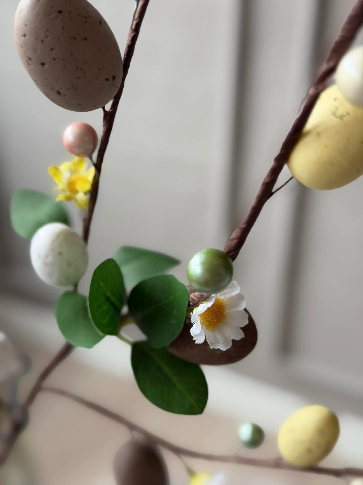 Gren med påskeegg 65 cm - nøytrale farger